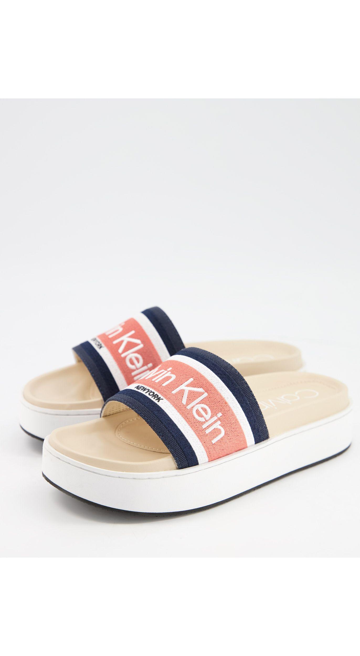 Zwarte Crossover Slippers met Boho Plateauzool - Uwantisell.nl