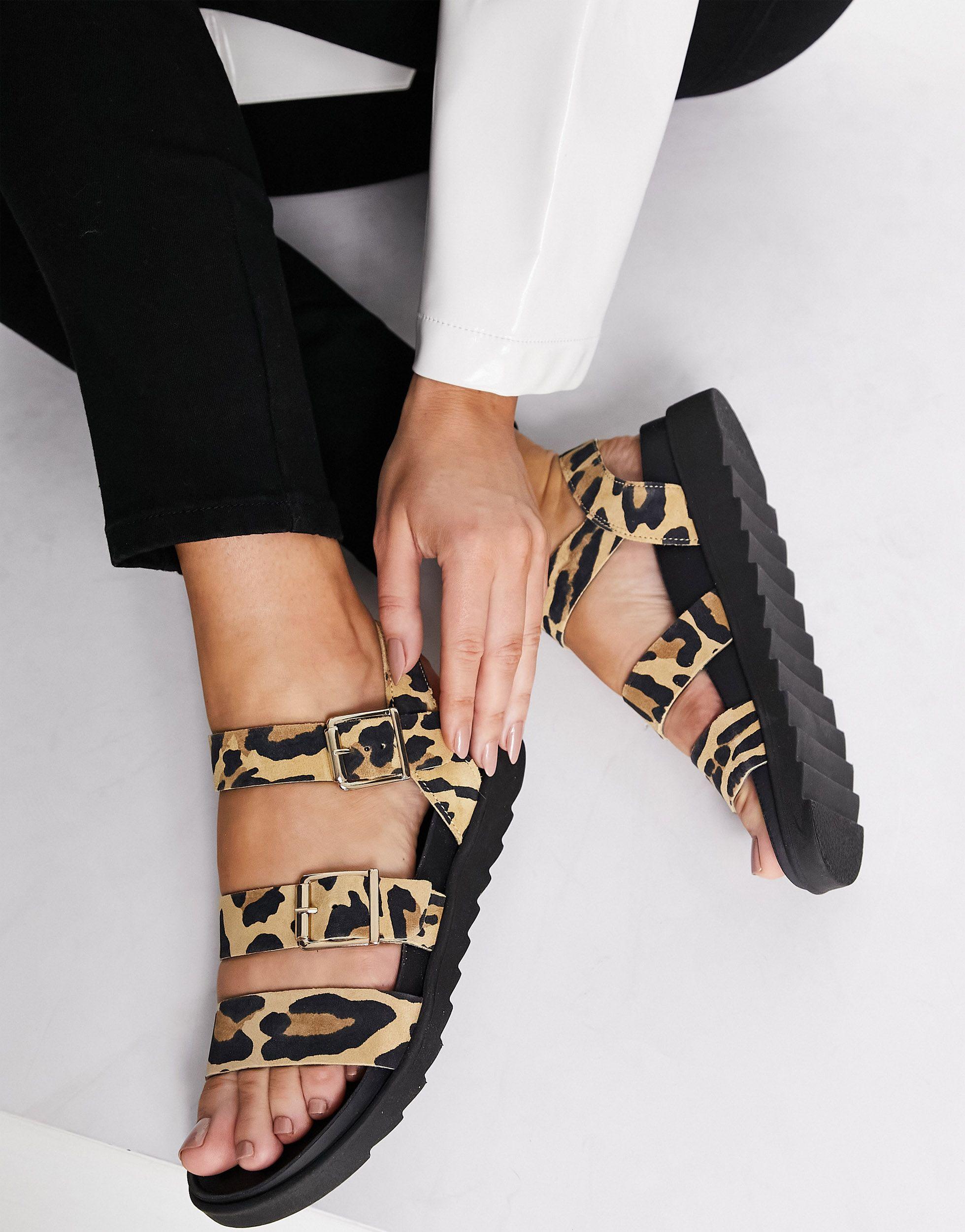 Schuh Chaser Leather Buckle Strappy 