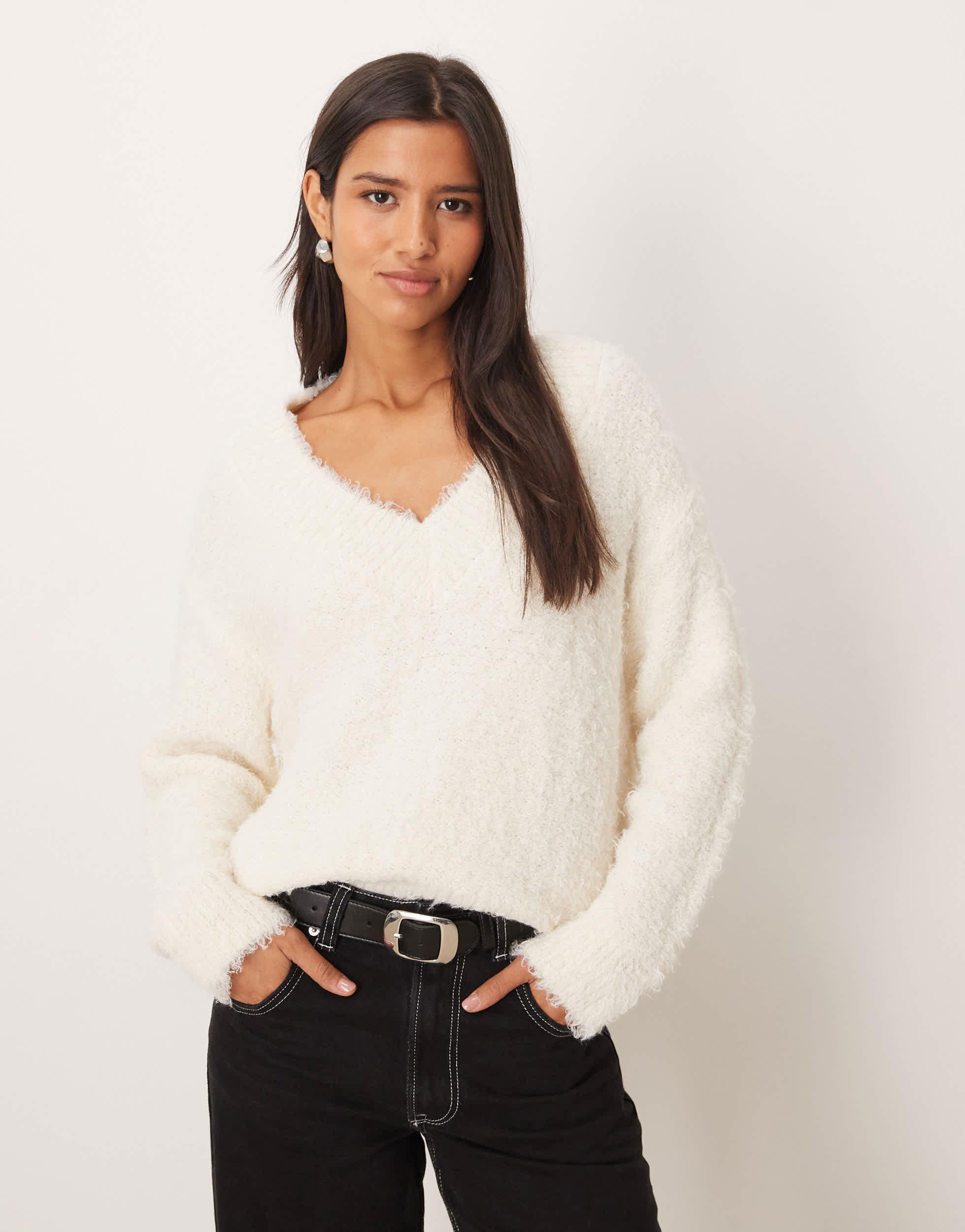 Pull duveteux à col en v Mango en coloris Blanc Lyst