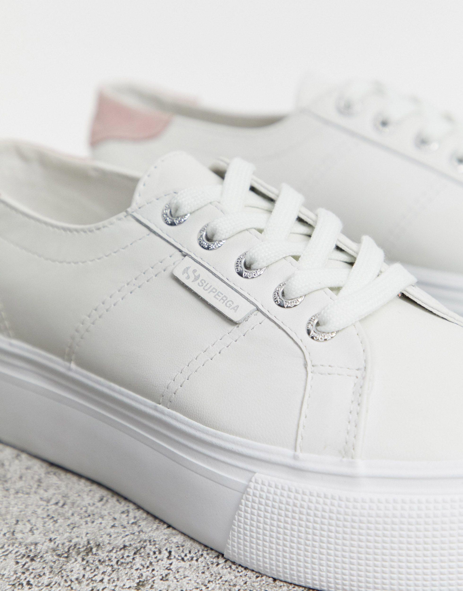 Superga Leder – 2790 – e Ledersneaker mit 4 cm hoher Sohle und Zuglasche  hinten in Weiß | Lyst AT