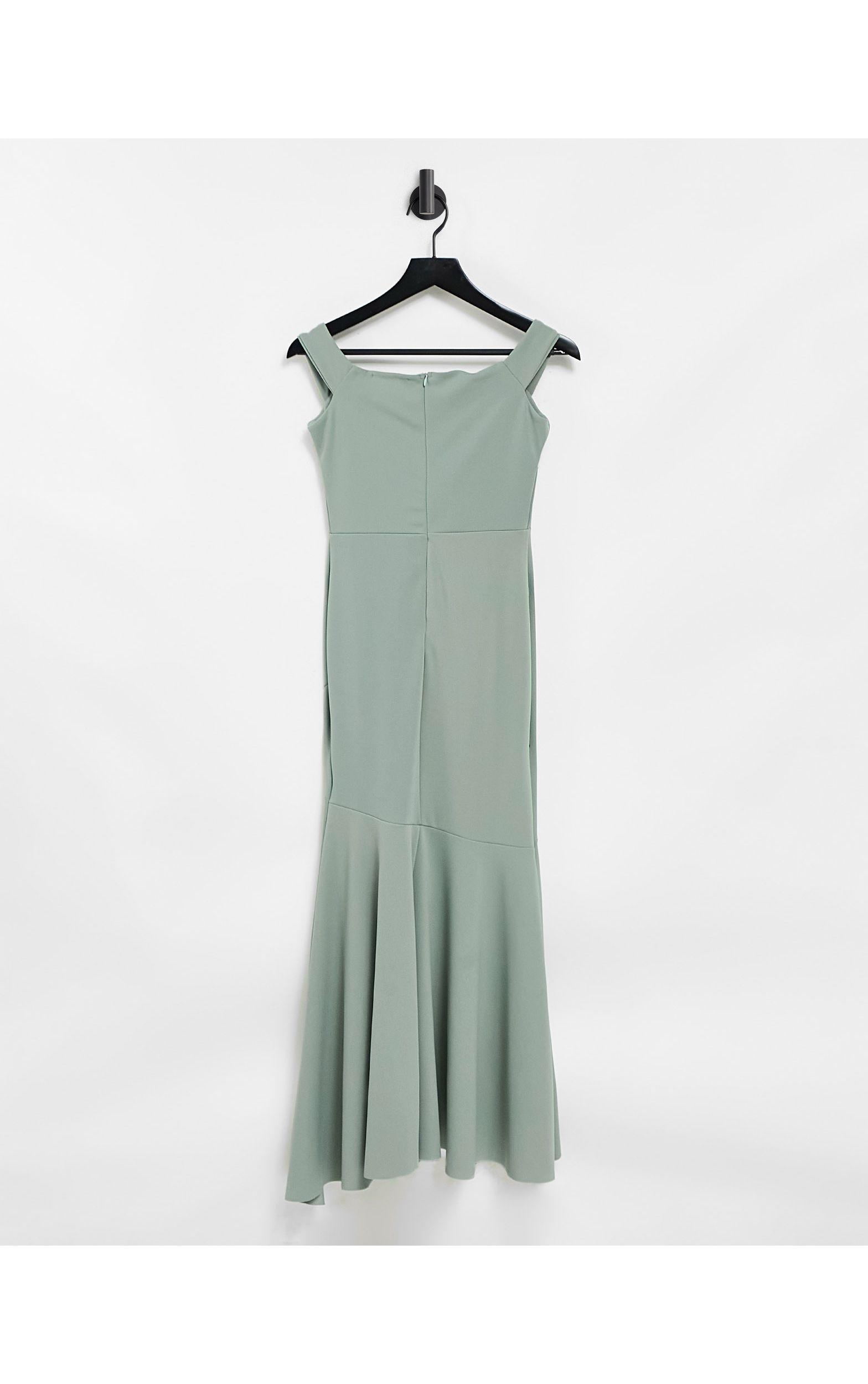 Vestito da damigella salvia con scollo alla bardot e fondo a coda di  rondine di Little Mistress in Verde | Lyst