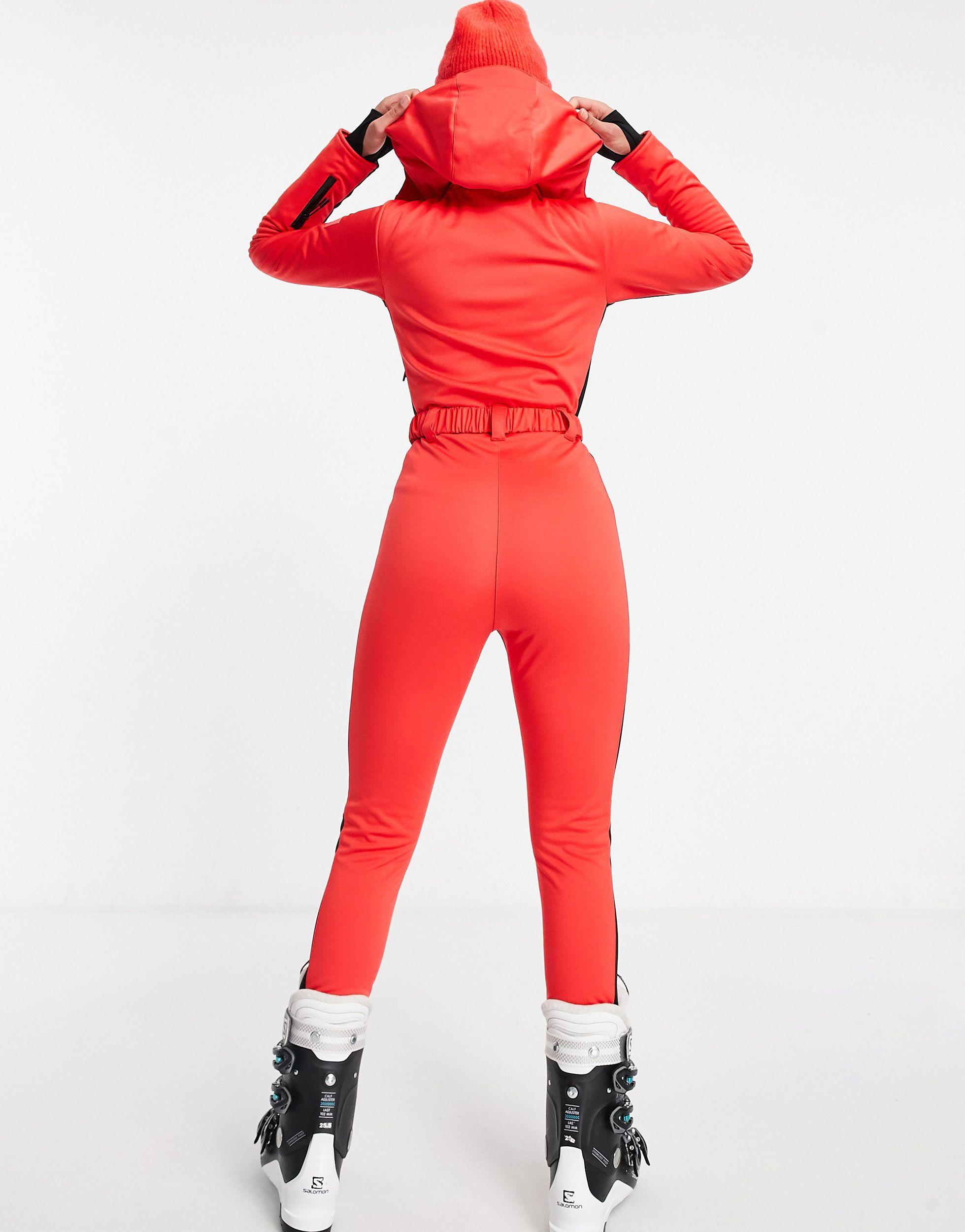 ASOS 4505 – figurbetonter skianzug mit kapuze, streifen seitlich und gürtel  in Rot | Lyst DE