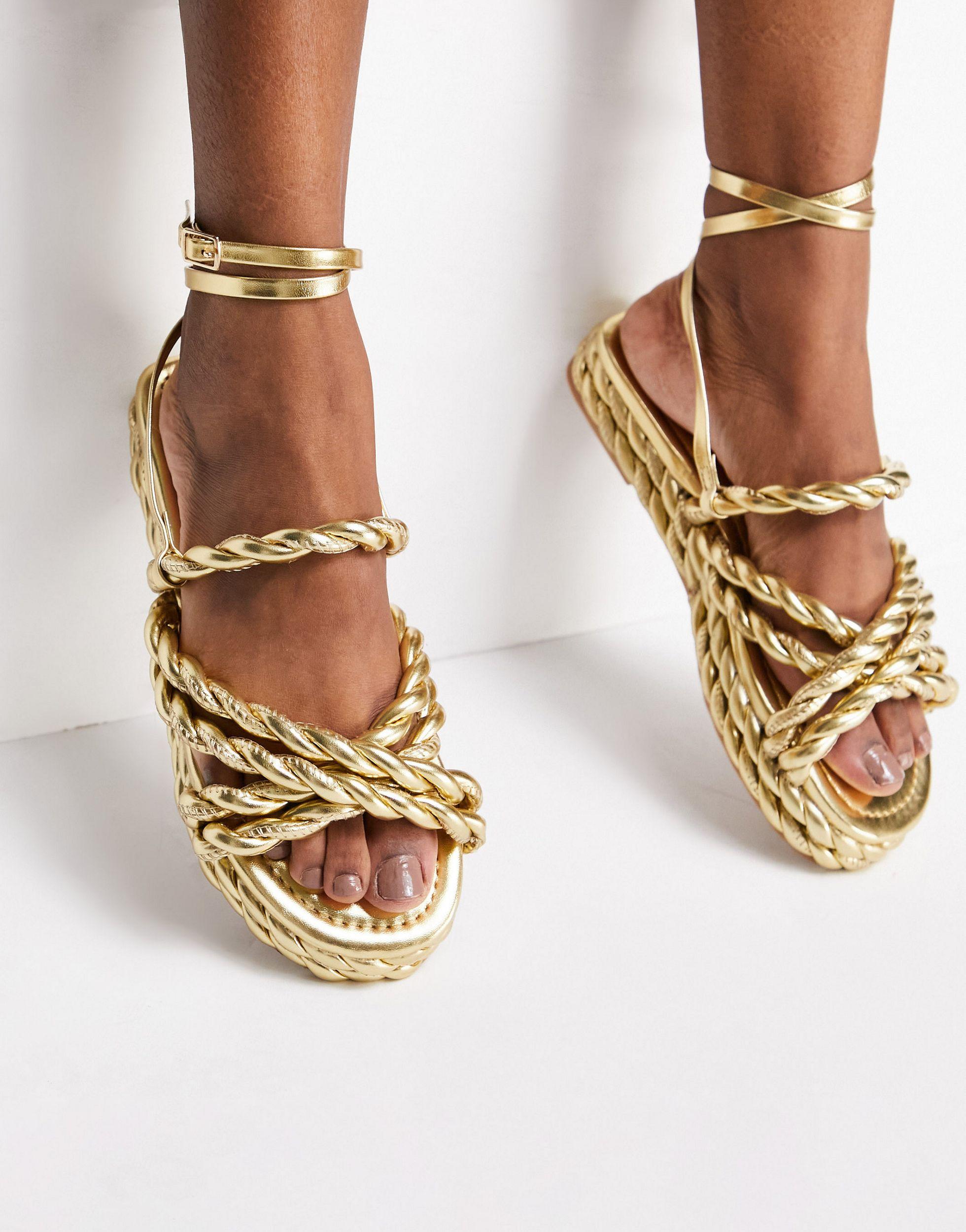 Sandalias doradas planas con diseño ASOS de color Metálico | Lyst
