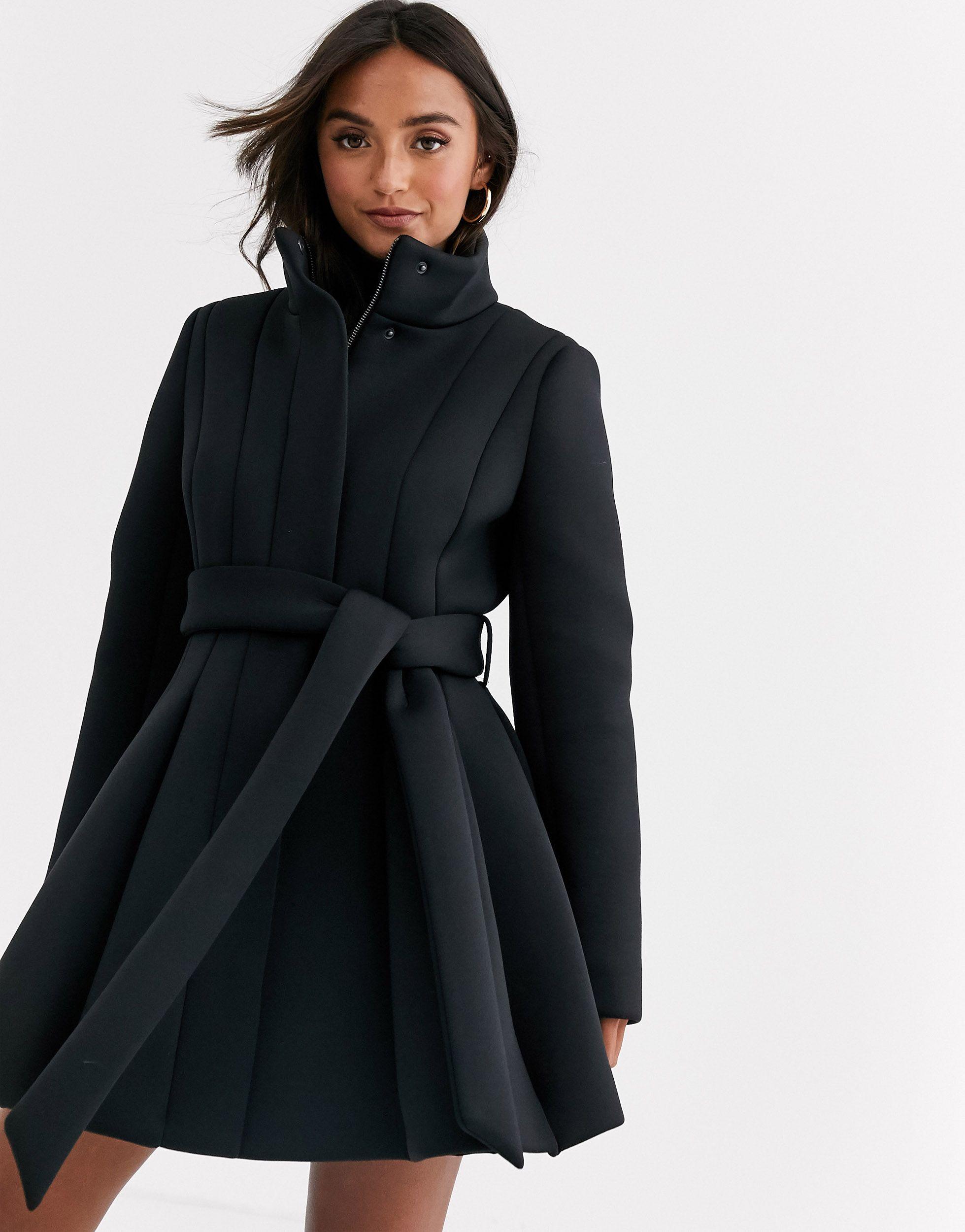 ASOS Baumwolle – Ausgestellter Mantel aus schwarzem Neopren mit  Bahnendesign in Schwarz | Lyst DE