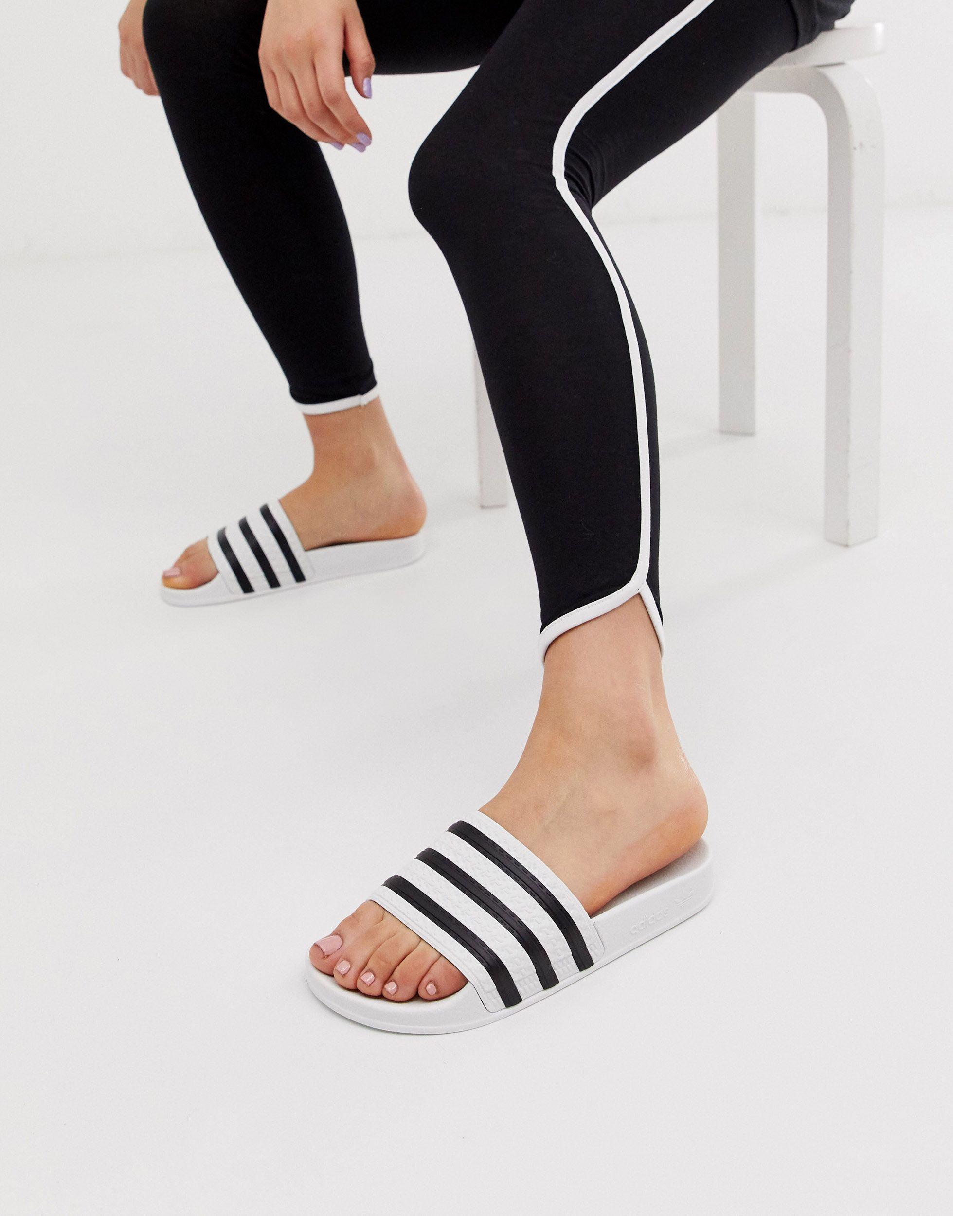 adilette onça