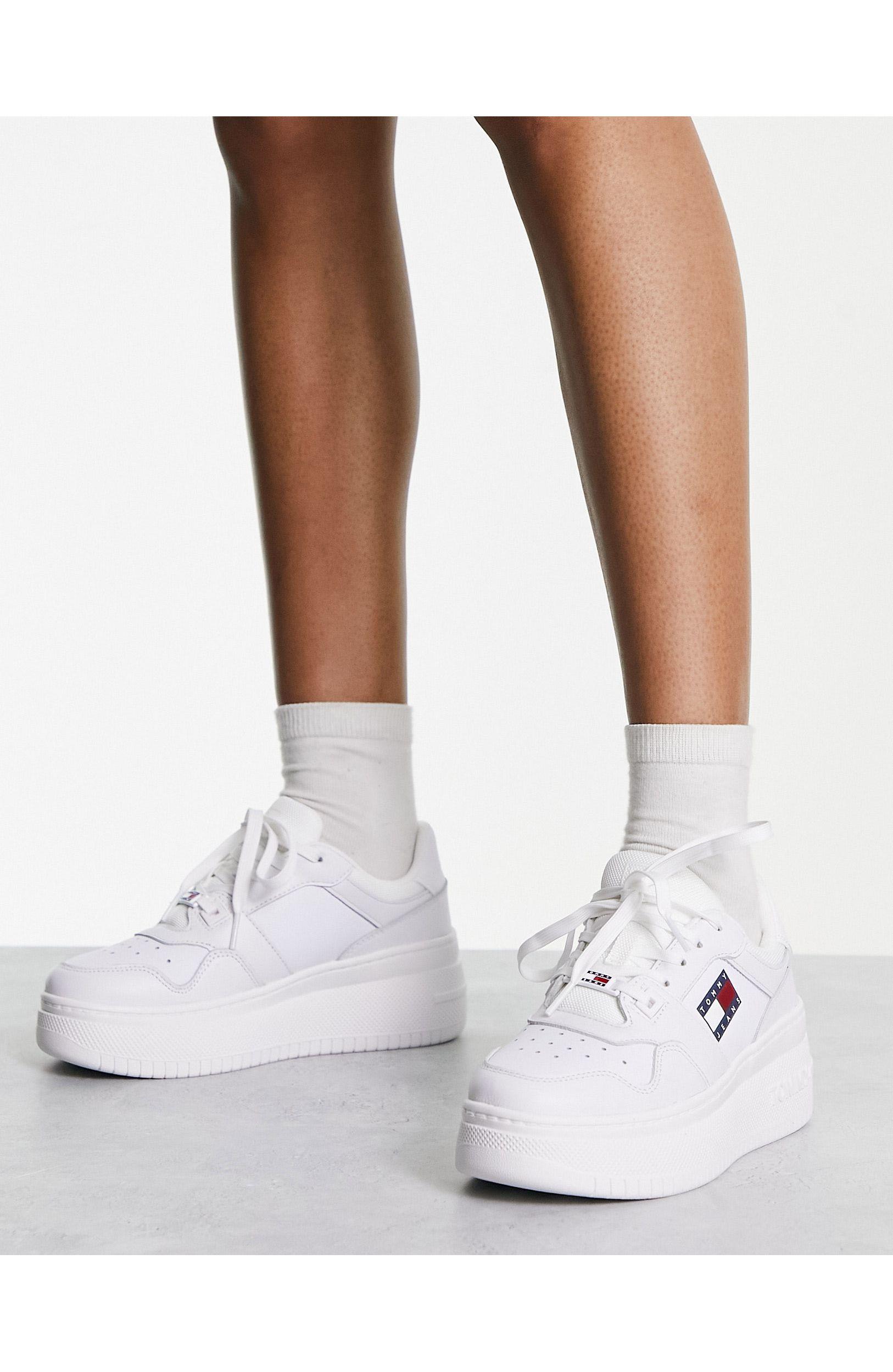 Sneakers rétro stile basket bianche con suola flatform di Tommy Hilfiger in  Bianco | Lyst