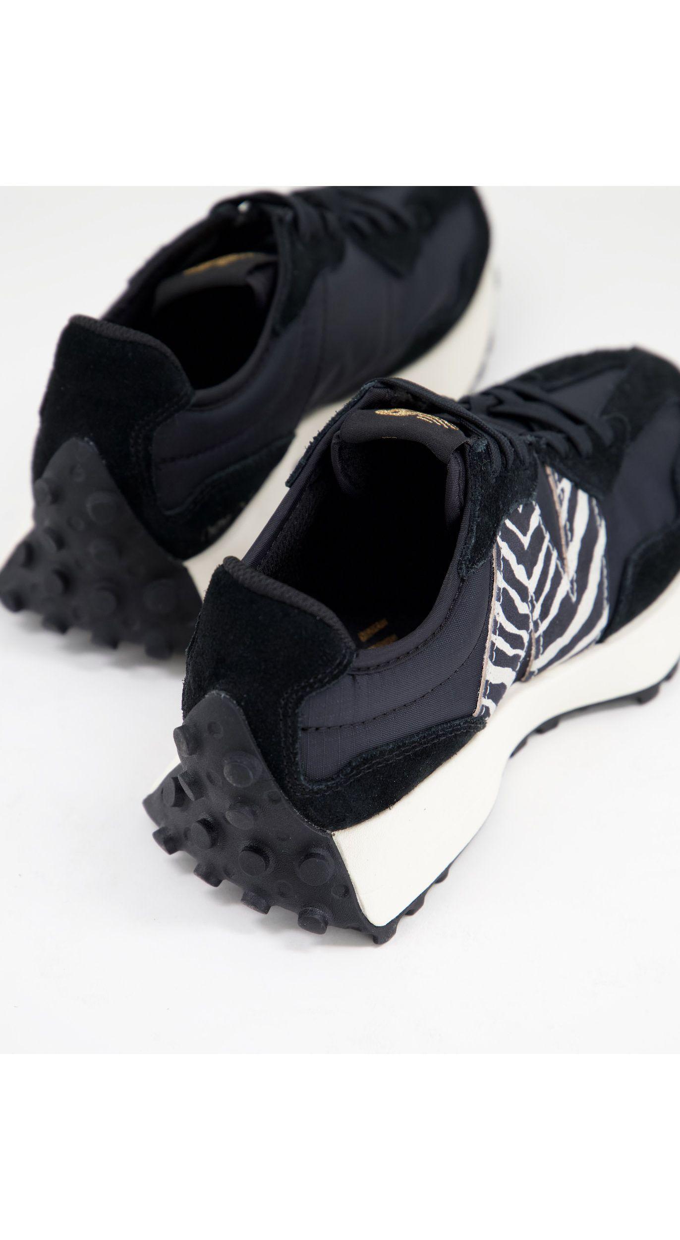 New Balance 327 Animal Trainers in Black | Lyst