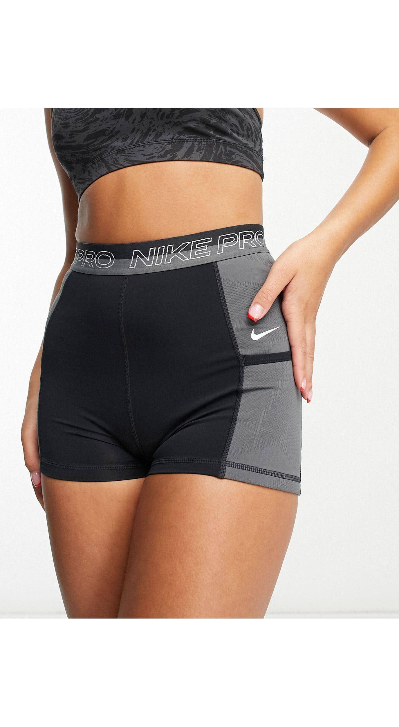Nike - pro femme training - short moulant 3 pouces coupe droite - noir Nike  en coloris Noir | Lyst