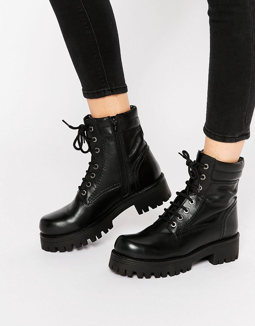 chunky black boots women