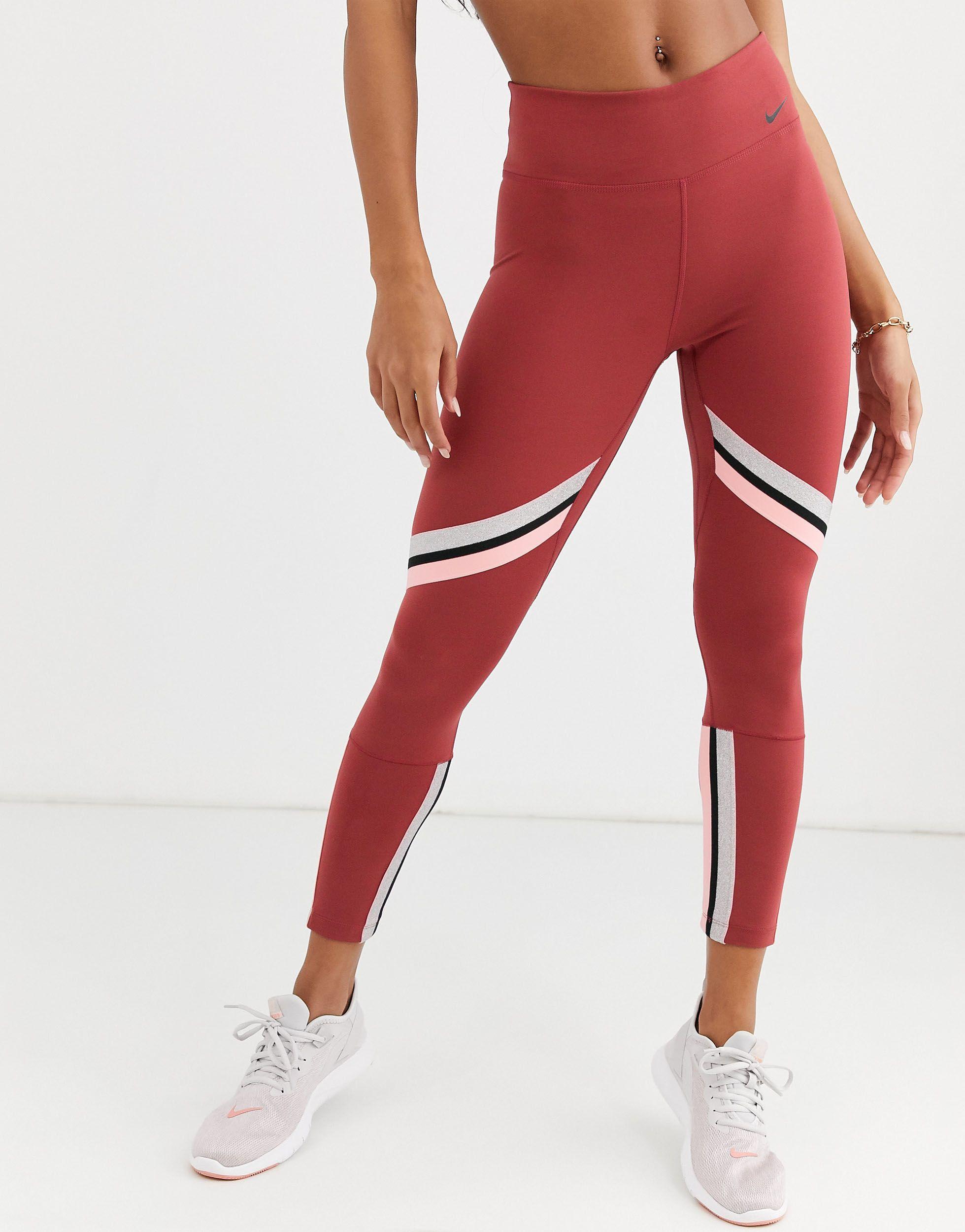 Leggings cropped con finiture oro brillantinatoNike in Materiale sintetico  di colore Rosa | Lyst