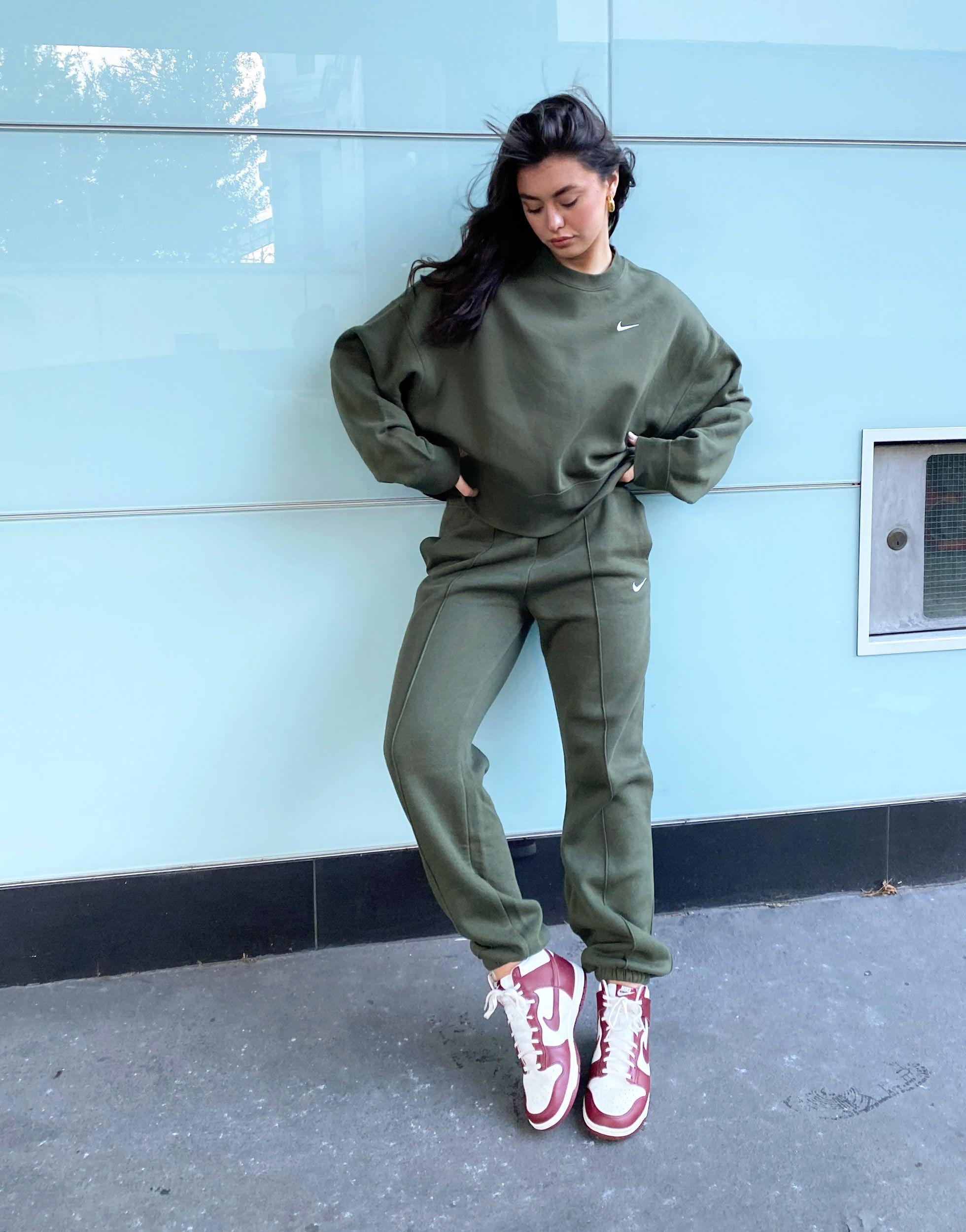 Joggers oversize kaki con logo mini di Nike in Verde | Lyst