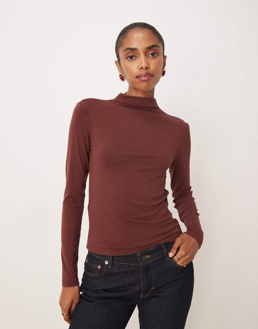 Cuello Alto Top De Lentejuelas Manga Larga Cuello Alto Camiseta Lentejuelas  Mango Camisetas Y Tops Mango, image size:870x1110