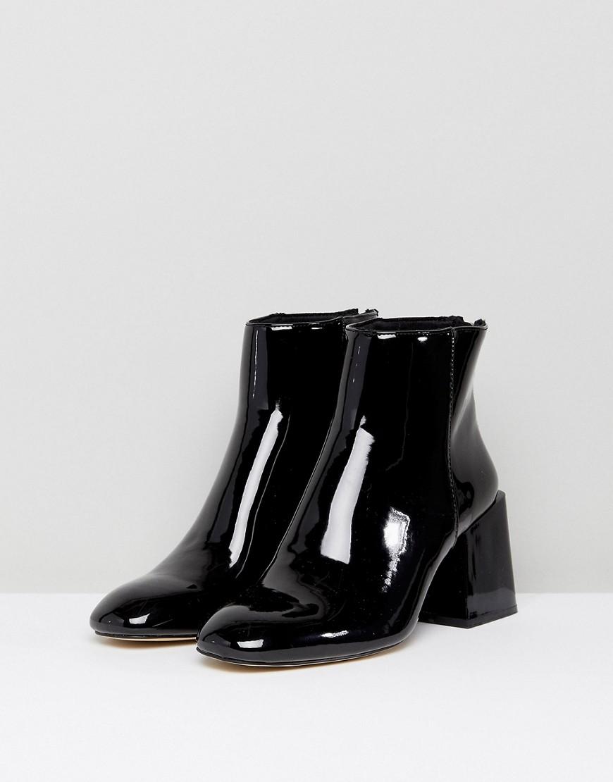 bottines en vinyle noir