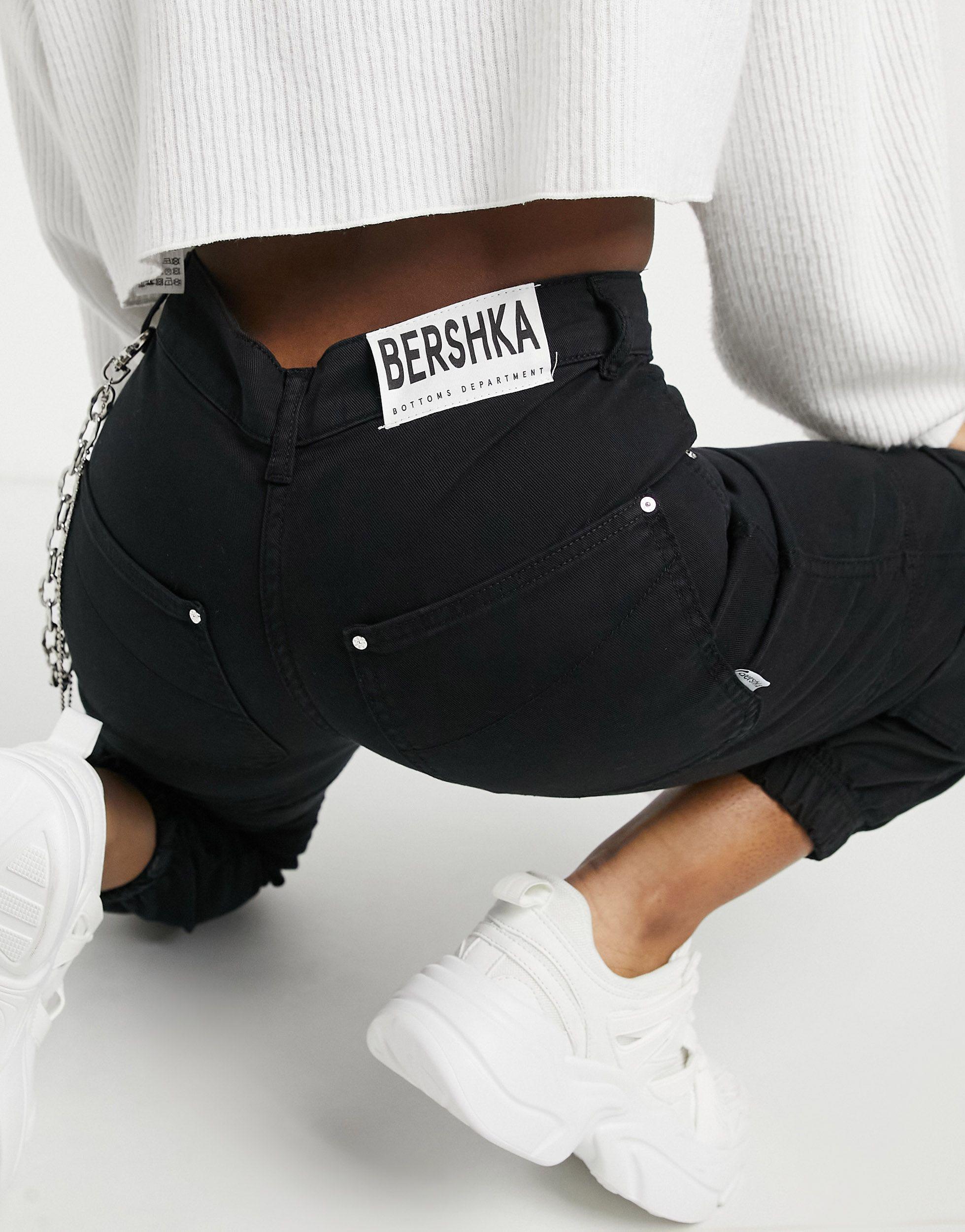 Pantalon cargo fonctionnel en toile avec chaîne Bershka en coloris Noir |  Lyst