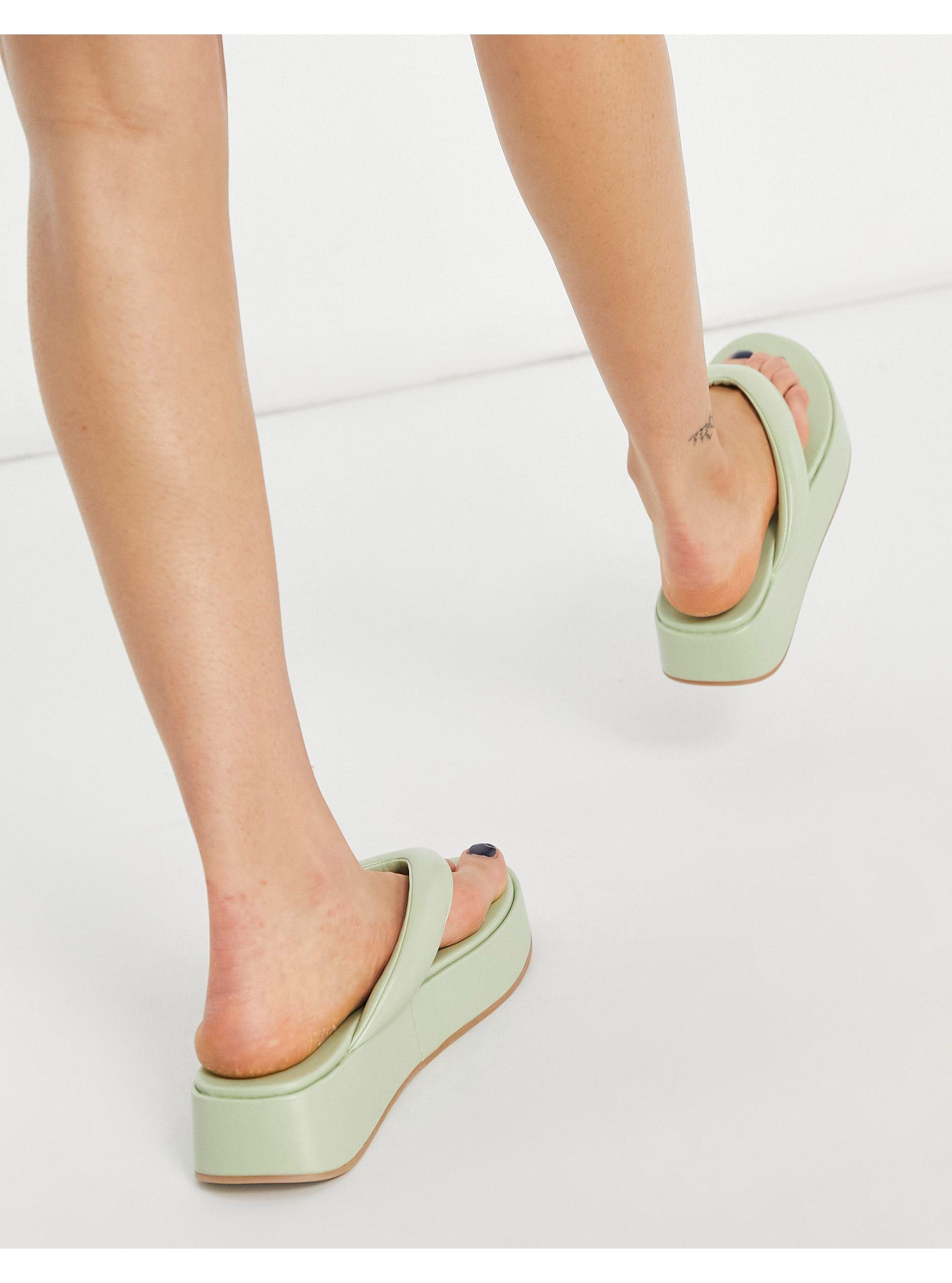 Chunky sole flip flops with lace up detail in khaki ASOS Damen Schuhe Flip Flops 