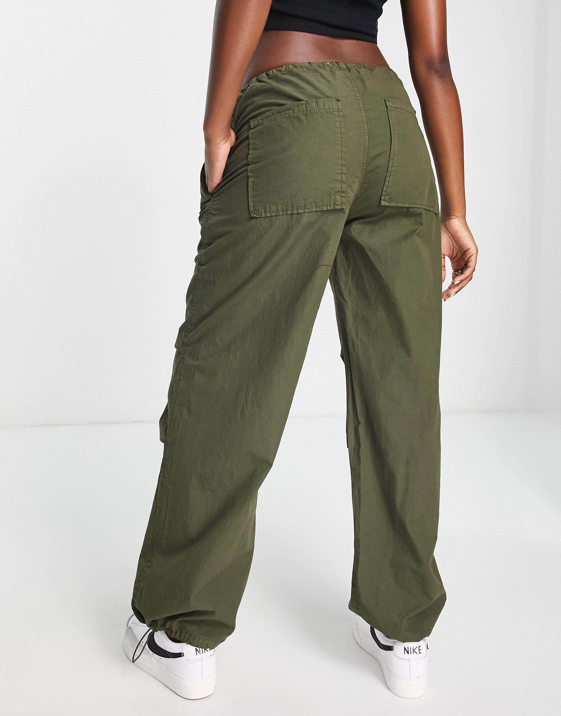 Stradivarius Str Oversized Parachute Pant in Green | Lyst