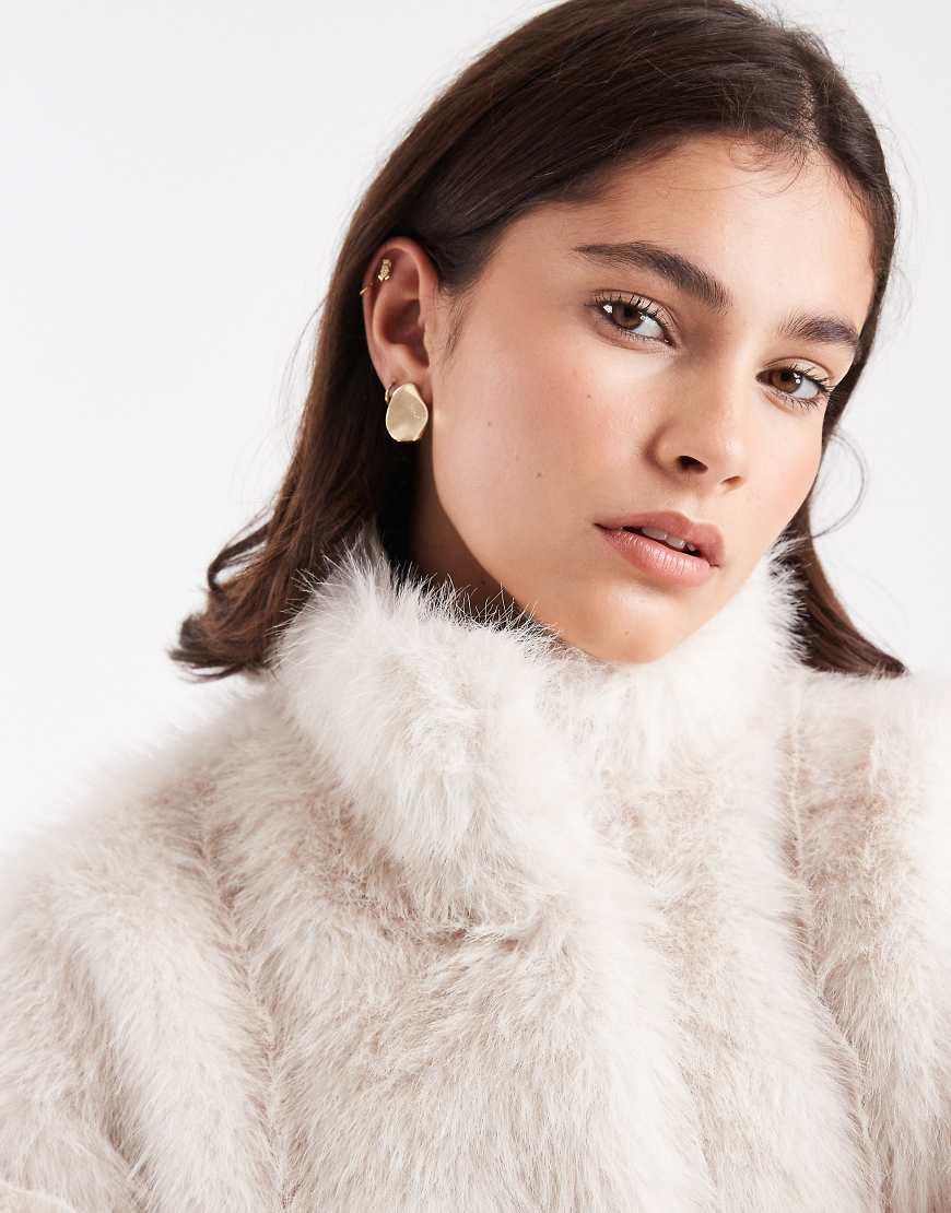 Vero Moda Super Soft Faux Fur Short Coat in Natural Lyst UK