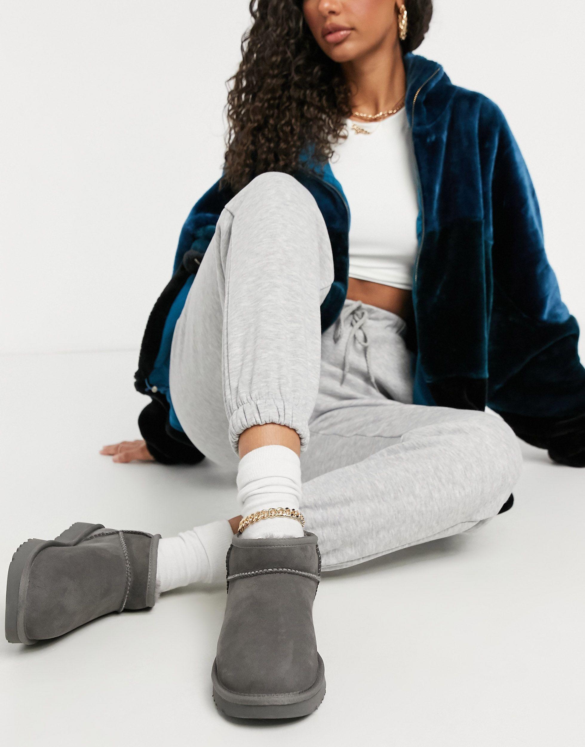 Botines grises clásicos Ultra Mini UGG de Cuero de color Gris | Lyst