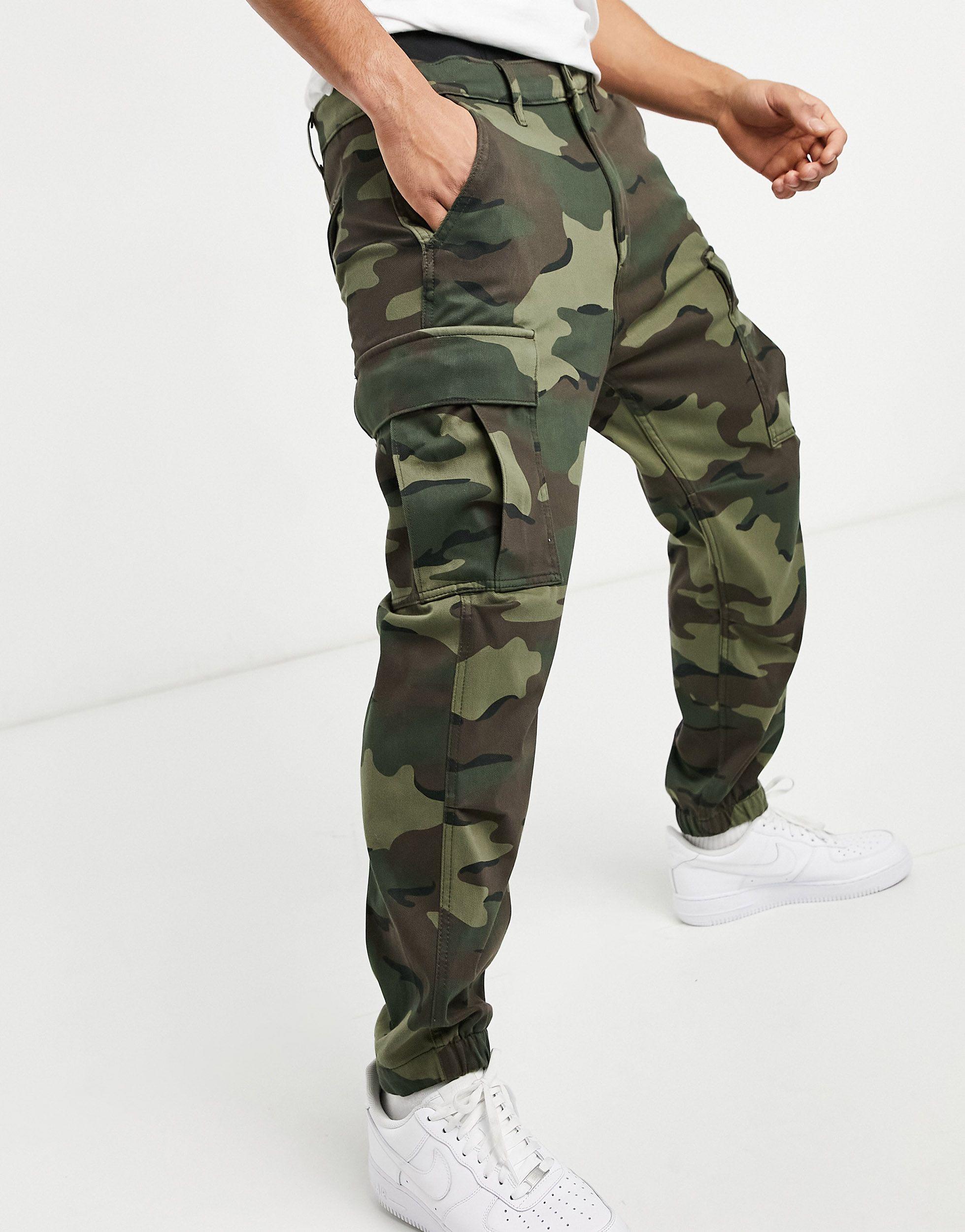 Levi's Tapered Wave Camo Cargo Trousers in Green for Men | Lyst