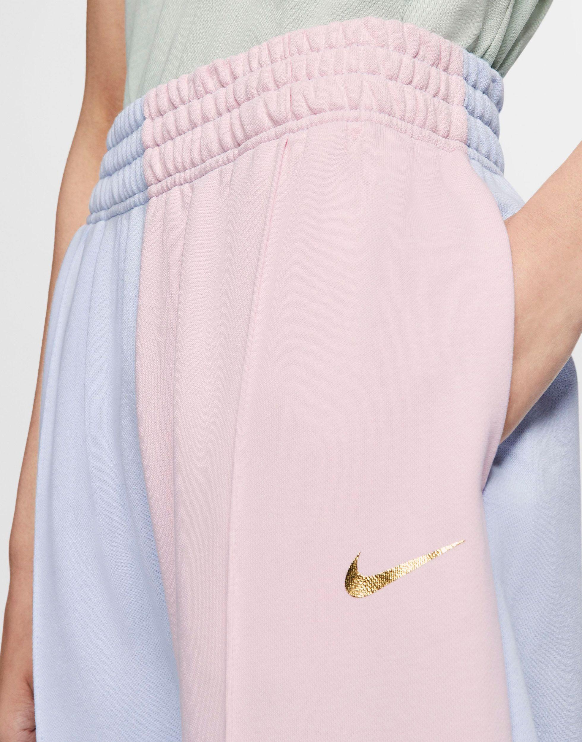 Nike Oversized joggingbroek Met Pastelkleurige Kleurvlakken En Klein Metallic Swoosh teken Lyst NL