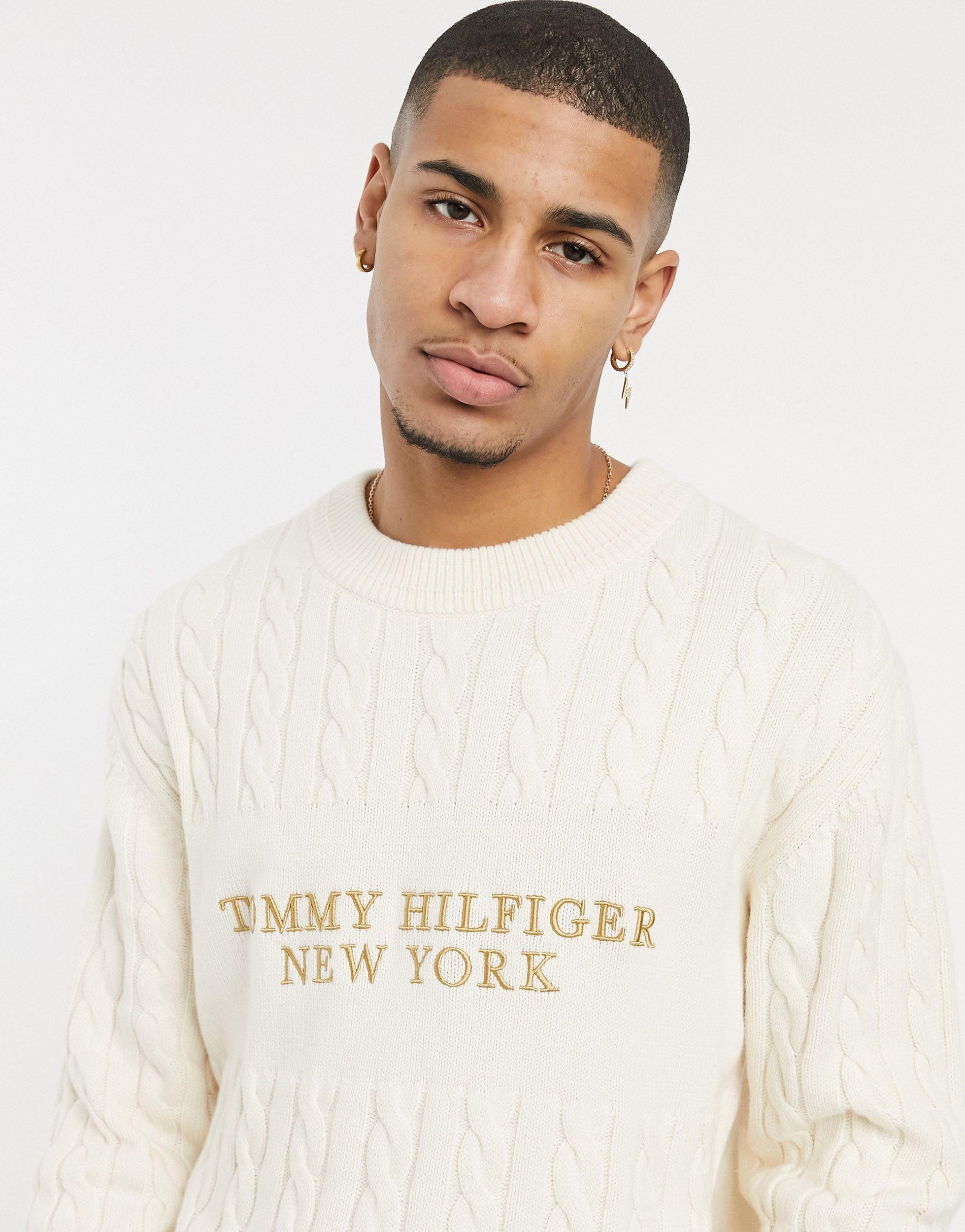 Tommy Hilfiger Chest Logo Cable Knit Jumper in Natural for Men | Lyst