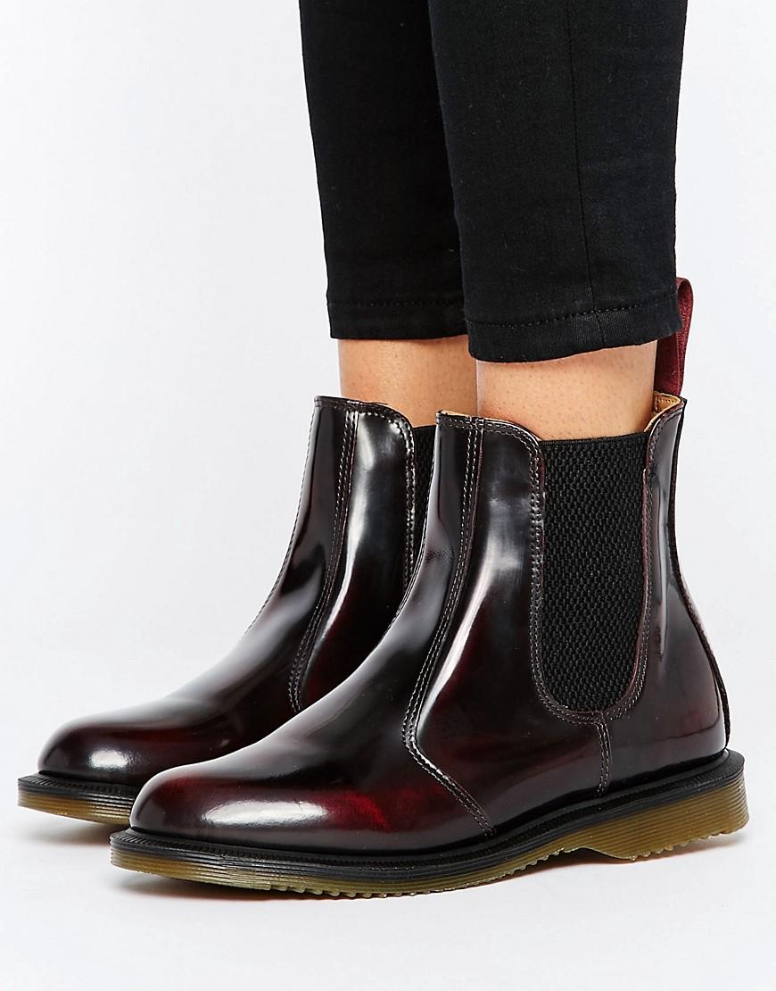Botas Chelsea en color burdeos Kensington Flora Dr. Martens de color Rojo Lyst