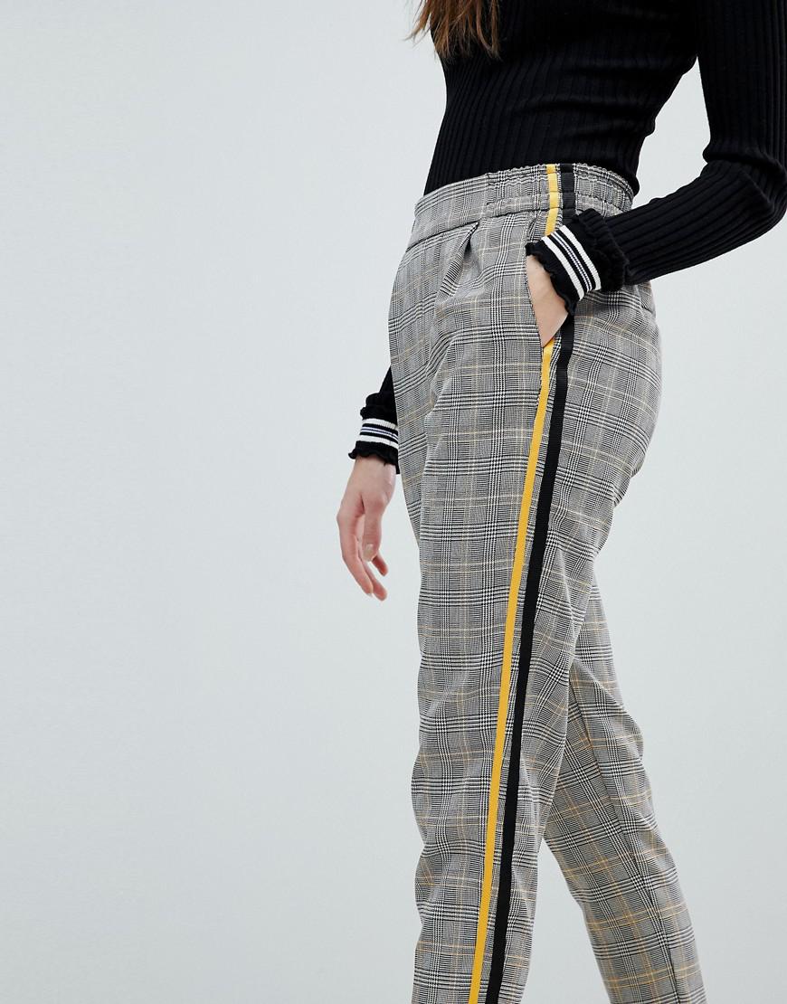Pantalon à carreaux avec bande sur le côté Jean Bershka en coloris Gris -  Lyst