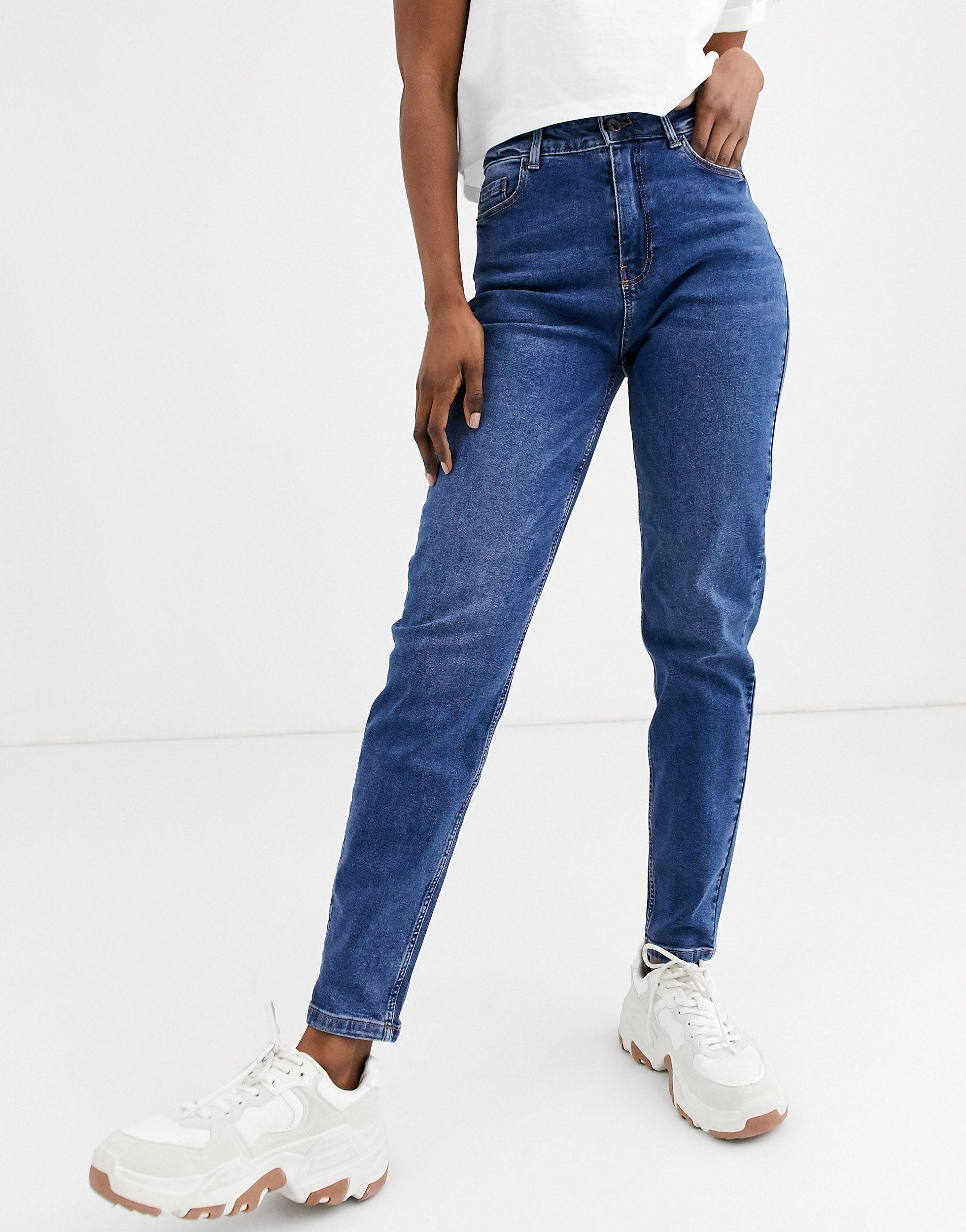 Pieces – kesia – mom-jeans mit hohem bund in Blau | Lyst AT