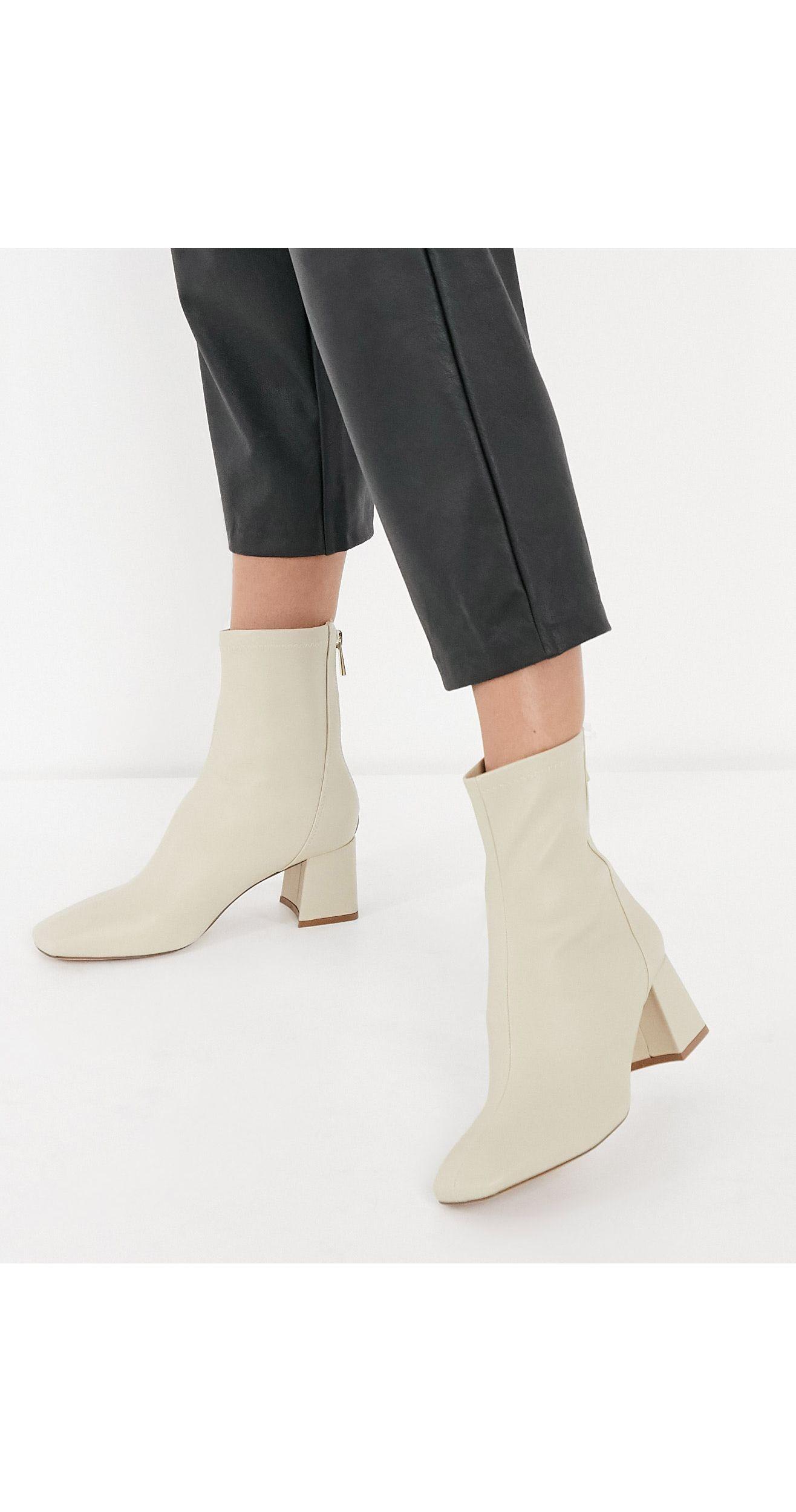 Stradivarius Laarzen Met Halfhoge Hak En Naad Aan - Lyst