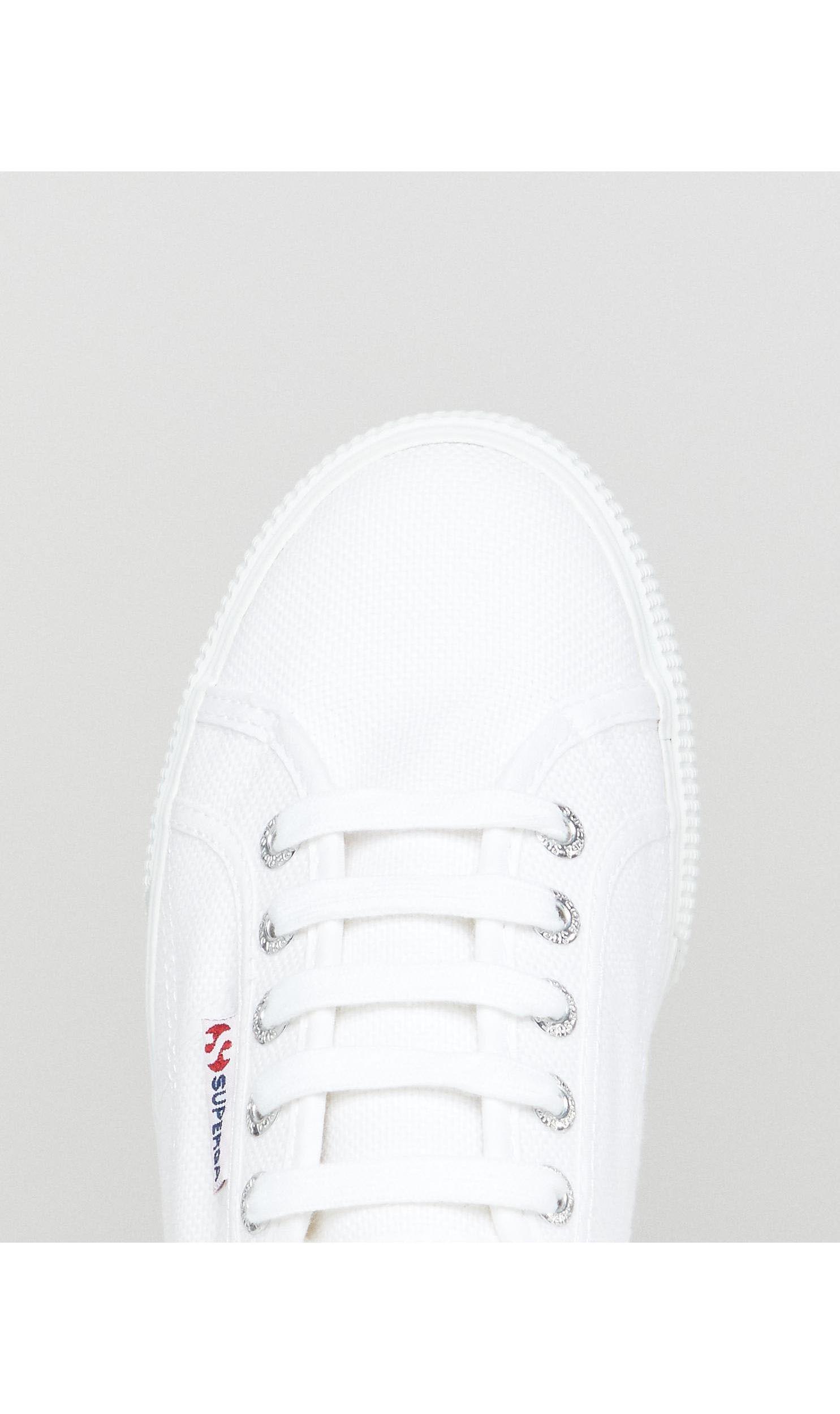 Zapatillas deportivas blancas con suela gruesa y plana Superga de Lona de  color Blanco | Lyst