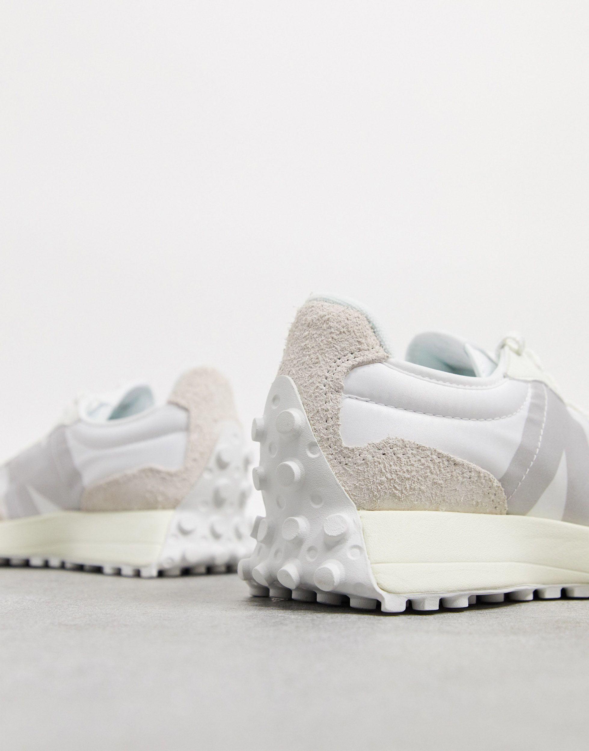 New Balance 327 Trainers in Cream 