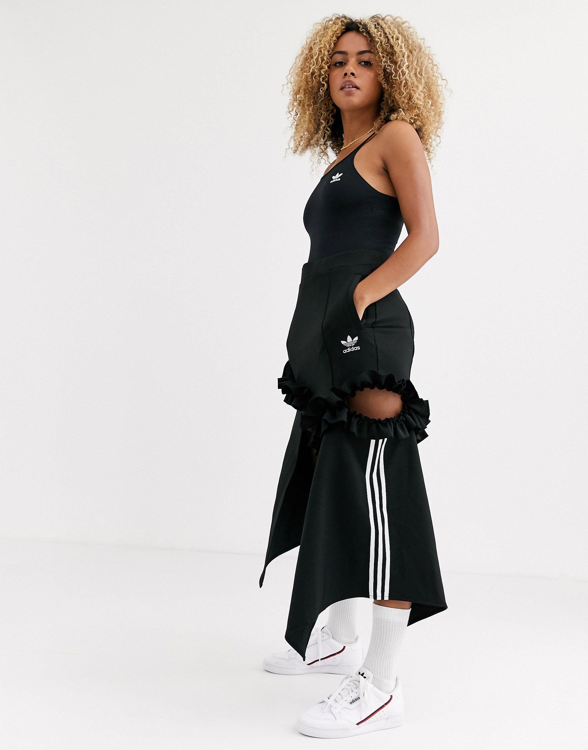 adidas Originals X J Trefoil Ruffle Skirt in Black |