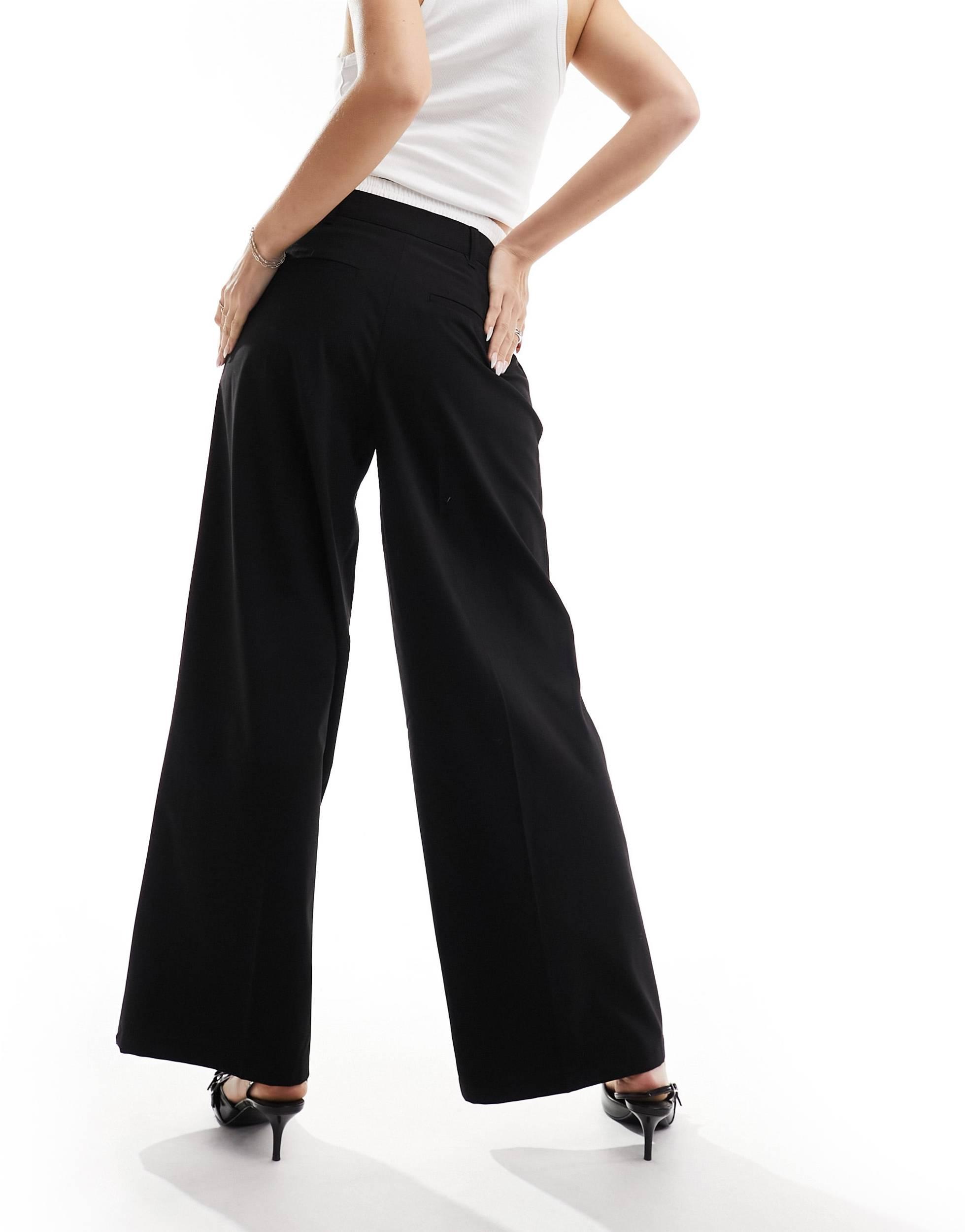 Pantalon large ajusté avec taille style caleçon Bershka en coloris
