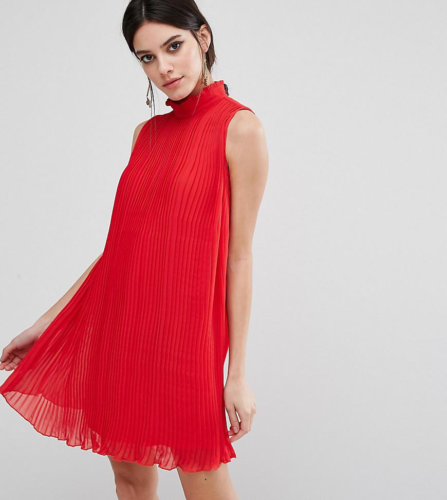 Красное свободное. Платье с плиссировкой Sportmax. Красное плиссированное платье Асос. Платье Вега плиссированное. Плиссированное платье без рукавов.
