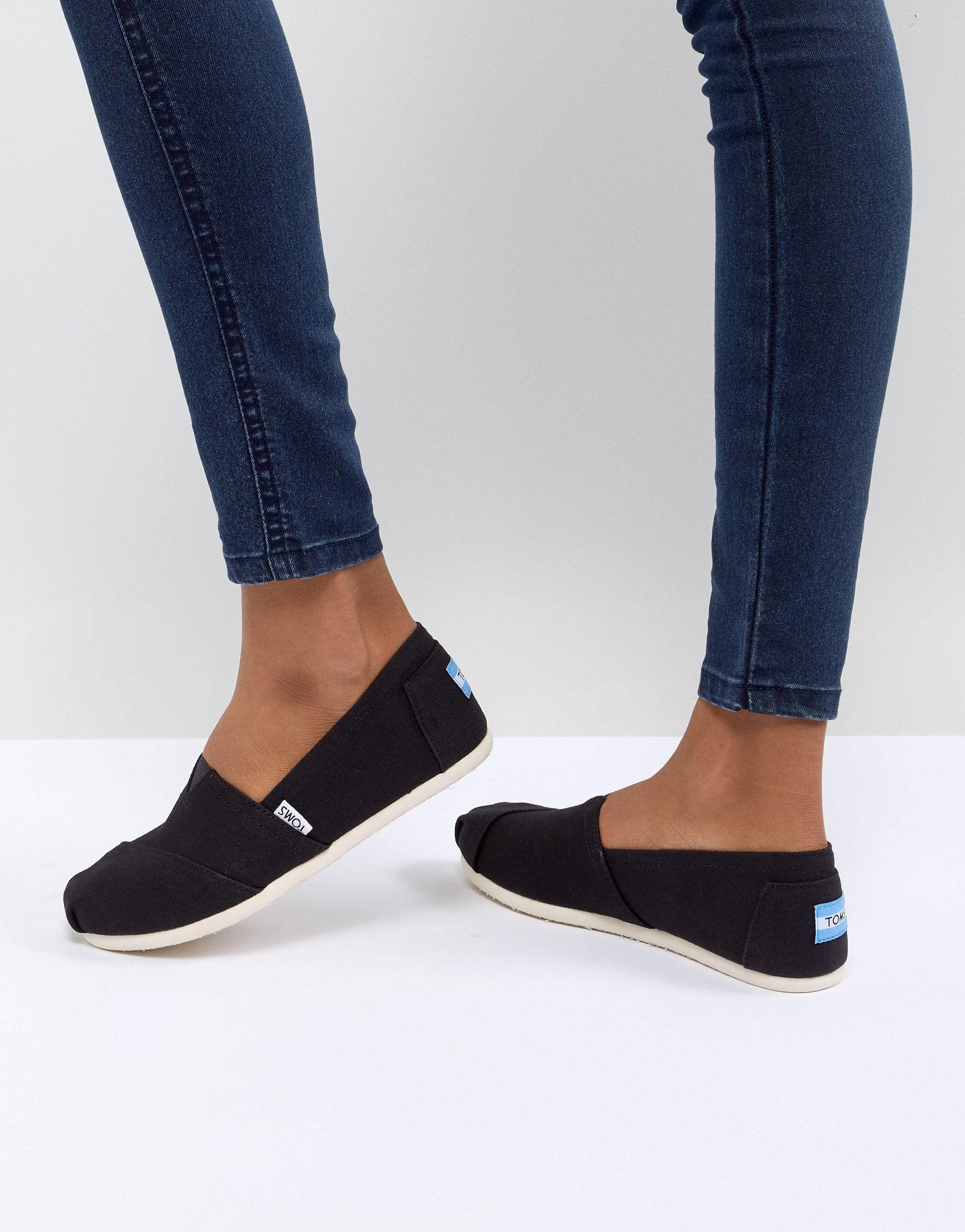 TOMS Classic Canvas Flat Shoes in Black | Lyst