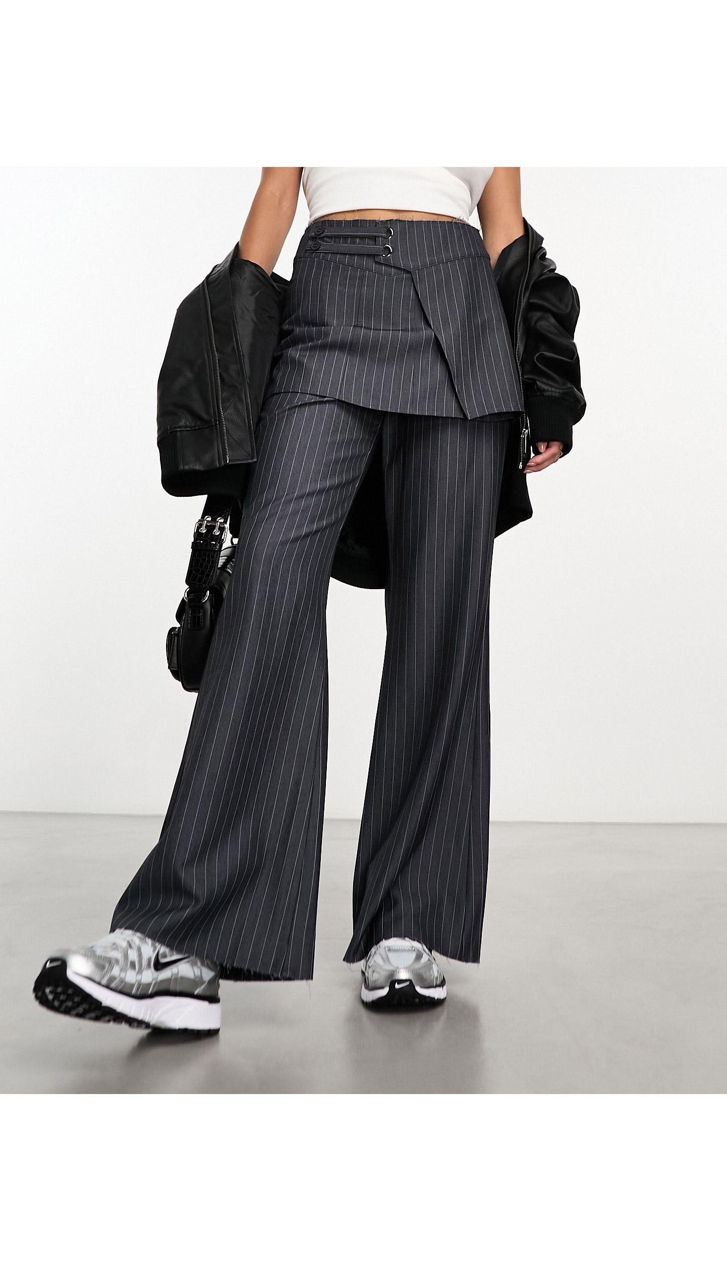 Pantaloni gessati con gonna sovrapposta e dettaglio di Reclaimed (vintage)  in Nero | Lyst