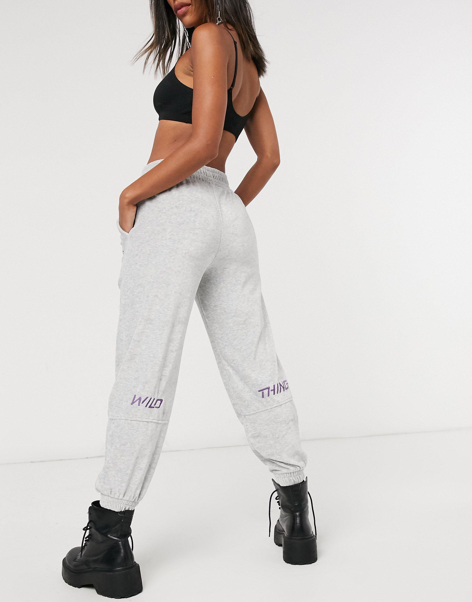 ▷ Bershka - Dad broek met wijde pijpen van keperstof in zwart | 10%  studentenkorting bij ASOS