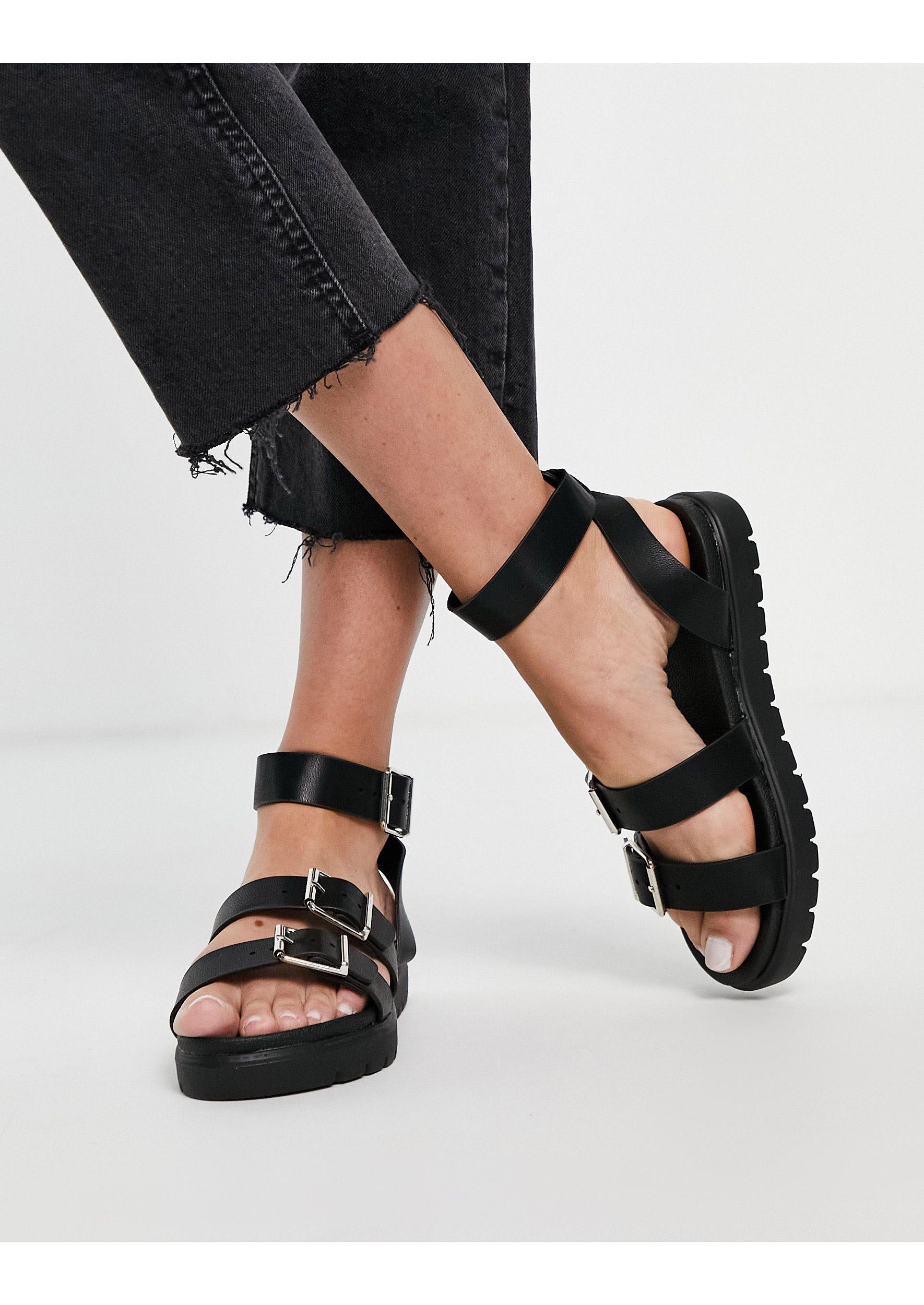 ▷ Dr Martens - Clarissa II quad - Sandalen dikke zool in zwart | 10%  studentenkorting bij ASOS