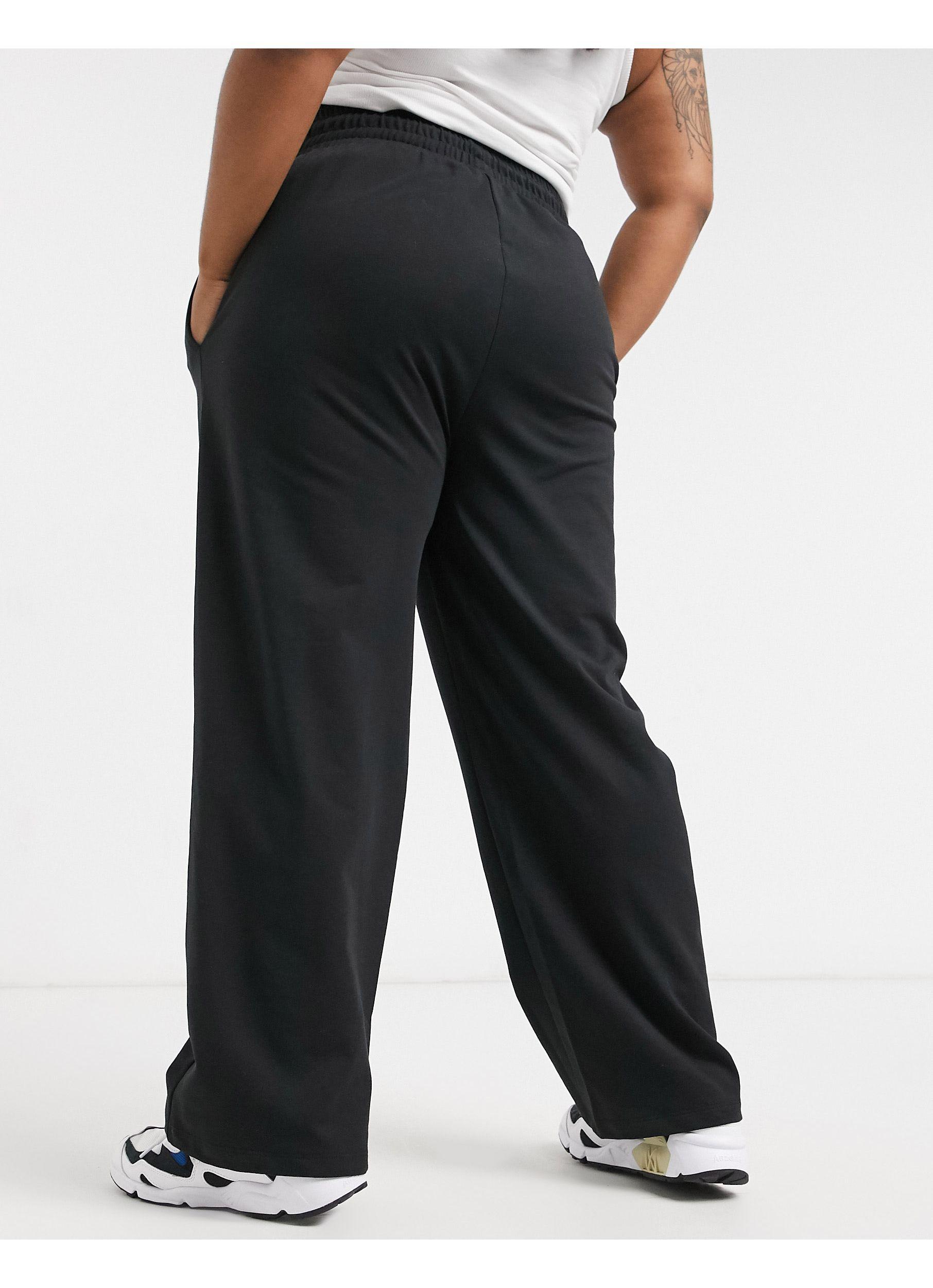 straight leg sweatpants with pockets