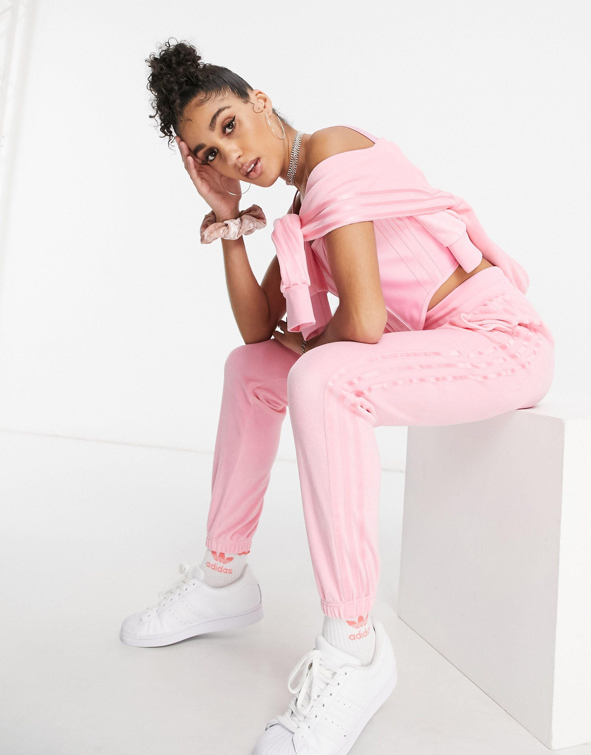 adidas Originals – relaxed risqué – velours-jogginghose in Pink - Lyst