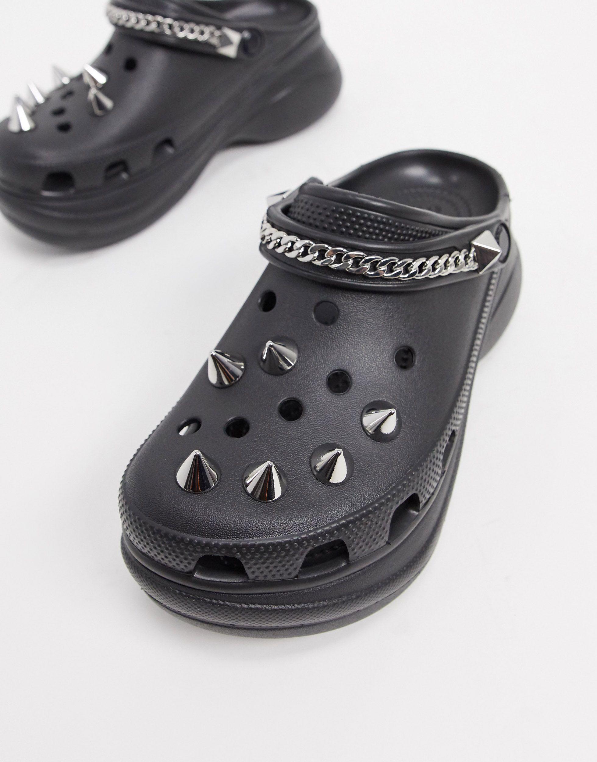 Zuecos negros Bae punk exclusivos Crocs™ de color Negro | Lyst