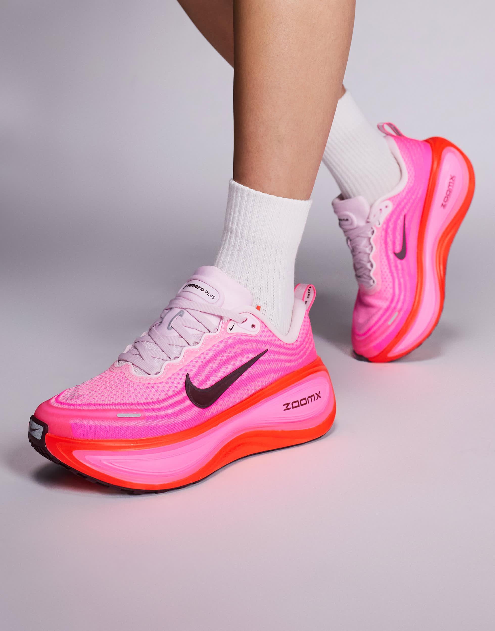 hot pink nike shoes women's