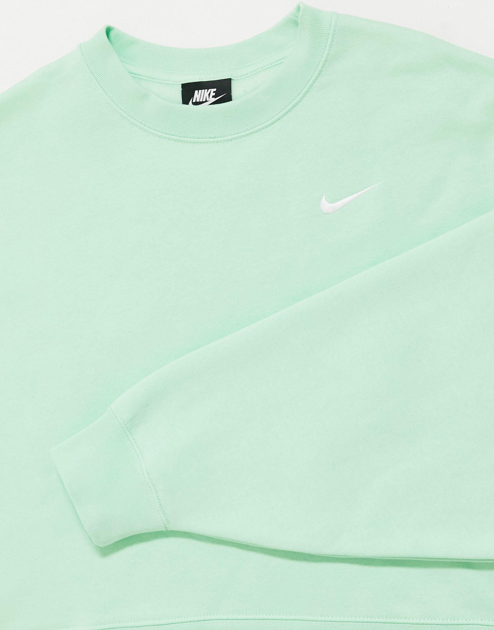 green nike crop sweatshirt