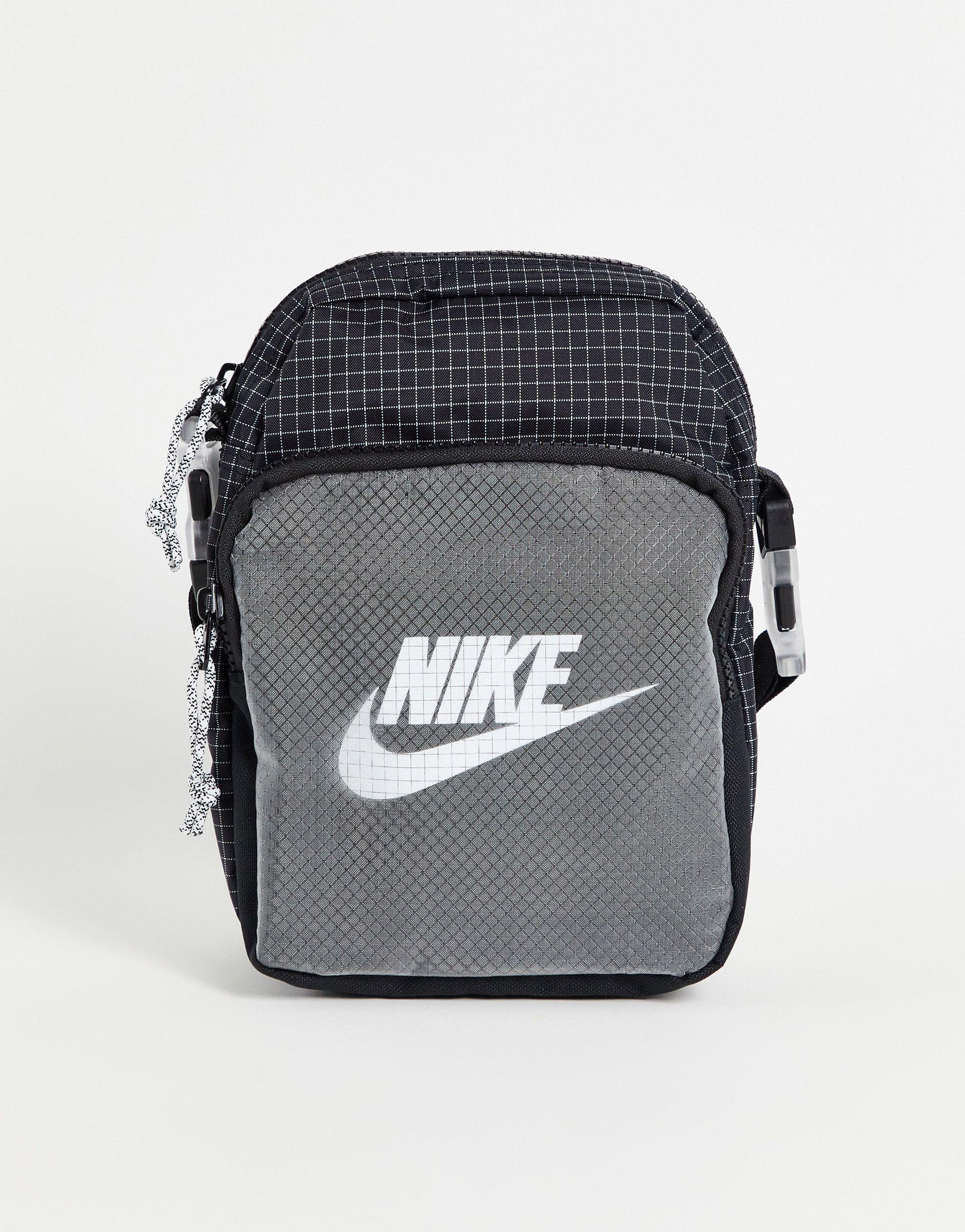 Nike Trail Crossbody Bag in Black | Lyst