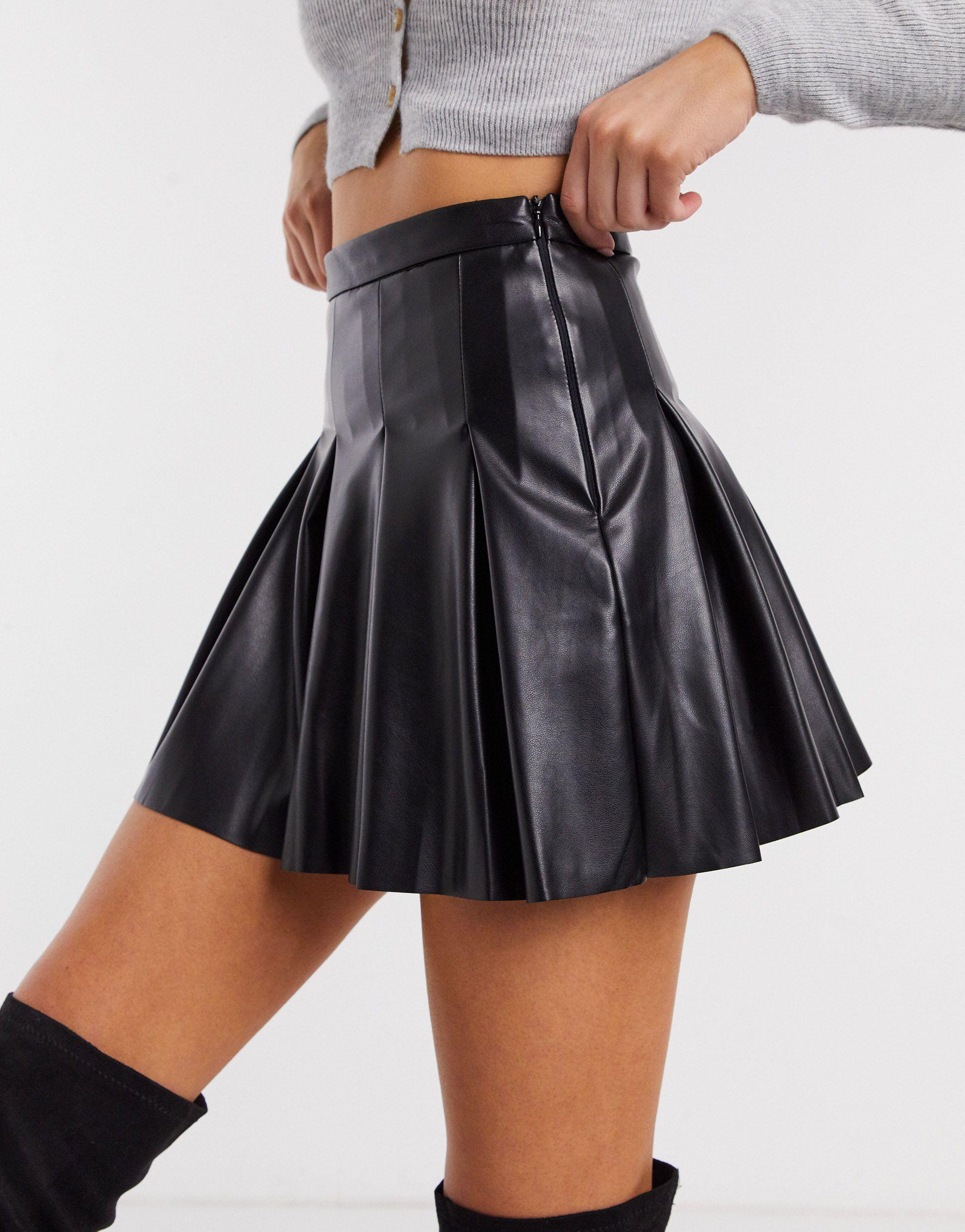 Pull&Bear Faux Leather Pleated Skirt in Black | Lyst