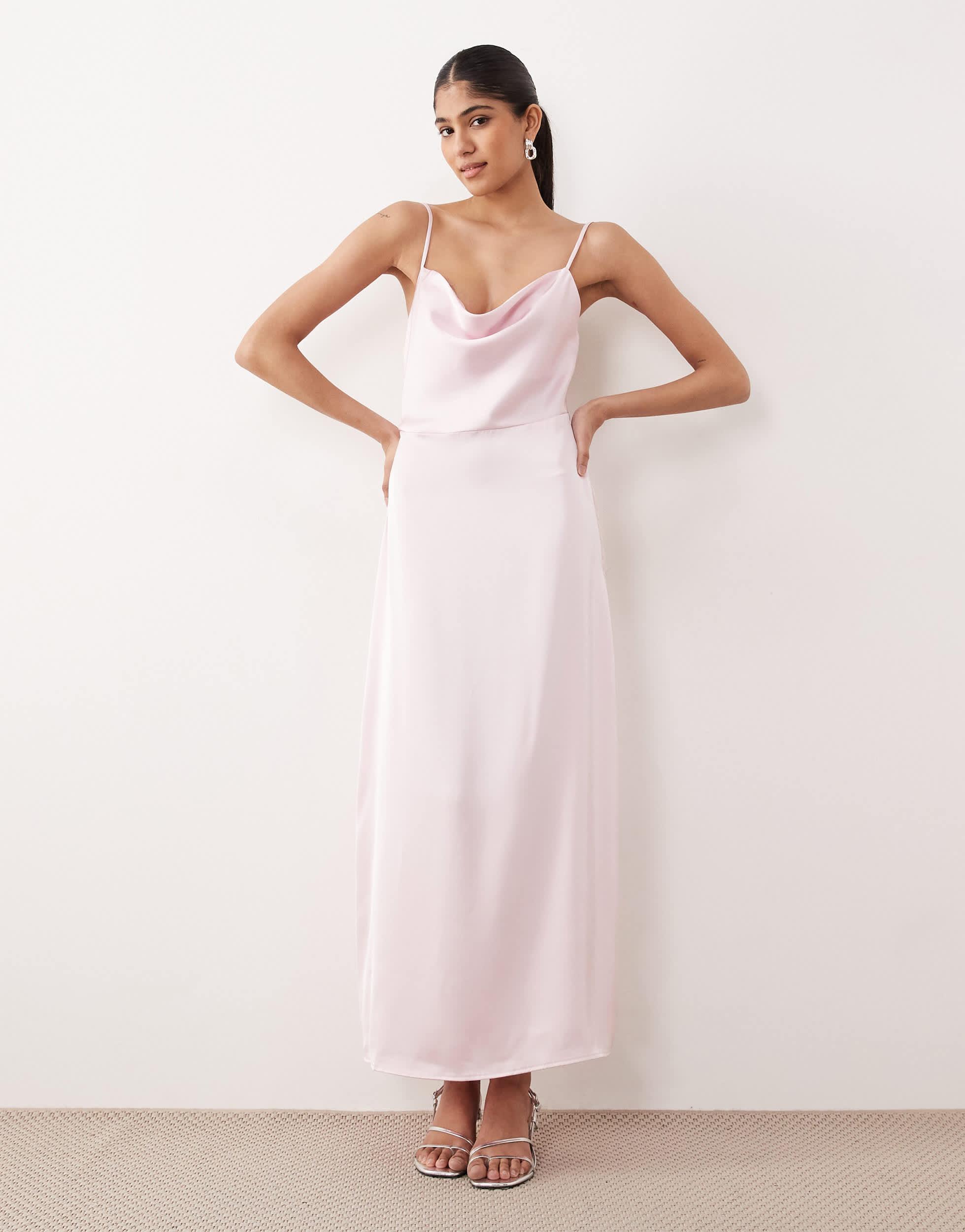 vila satin cowl neck maxi dress Vila satin cowl neck cami maxi dress in red Masa: 36, 40, 44 Sale: 19,99