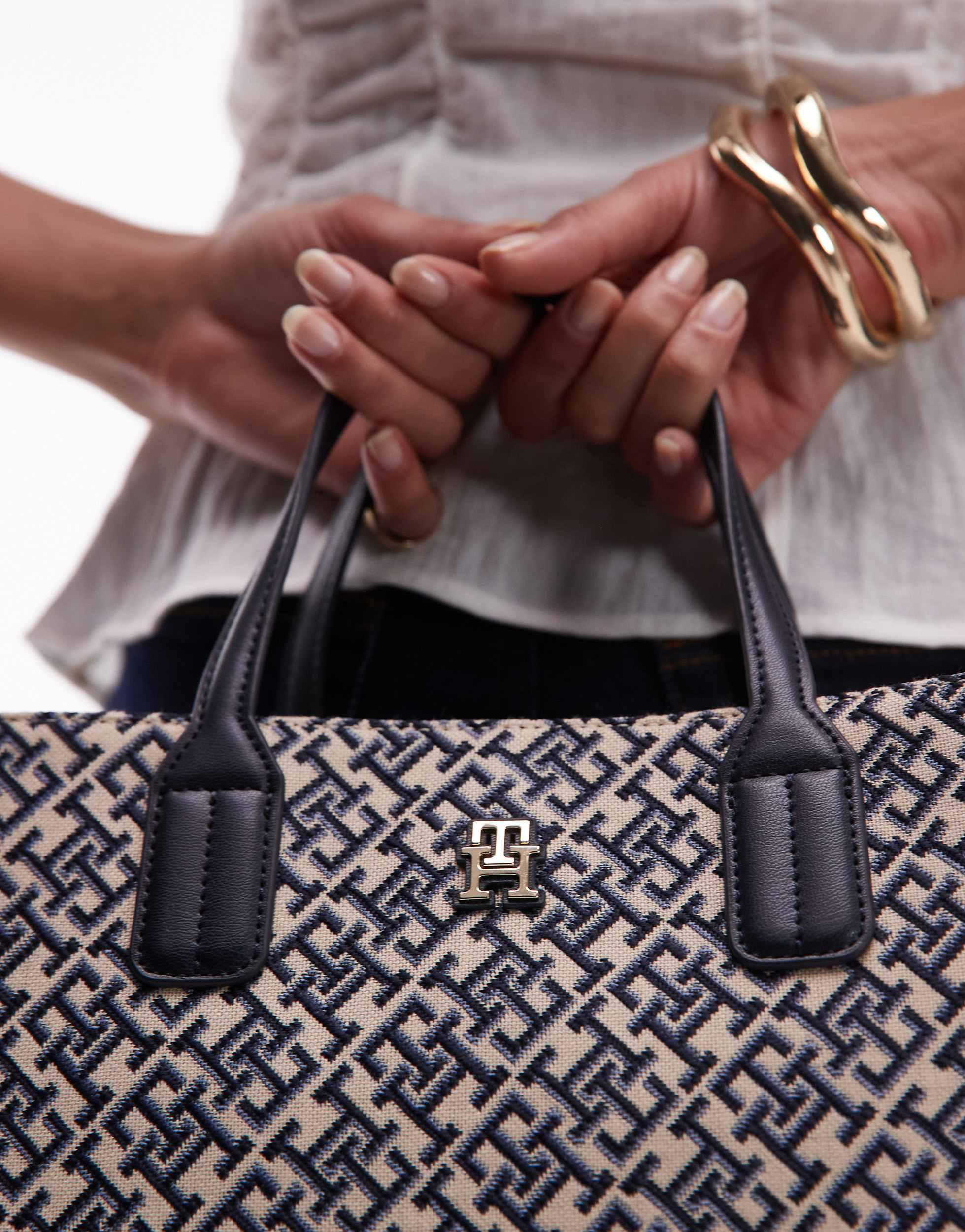 Tommy Hilfiger Satchel bags and purses for Women Online Sale up