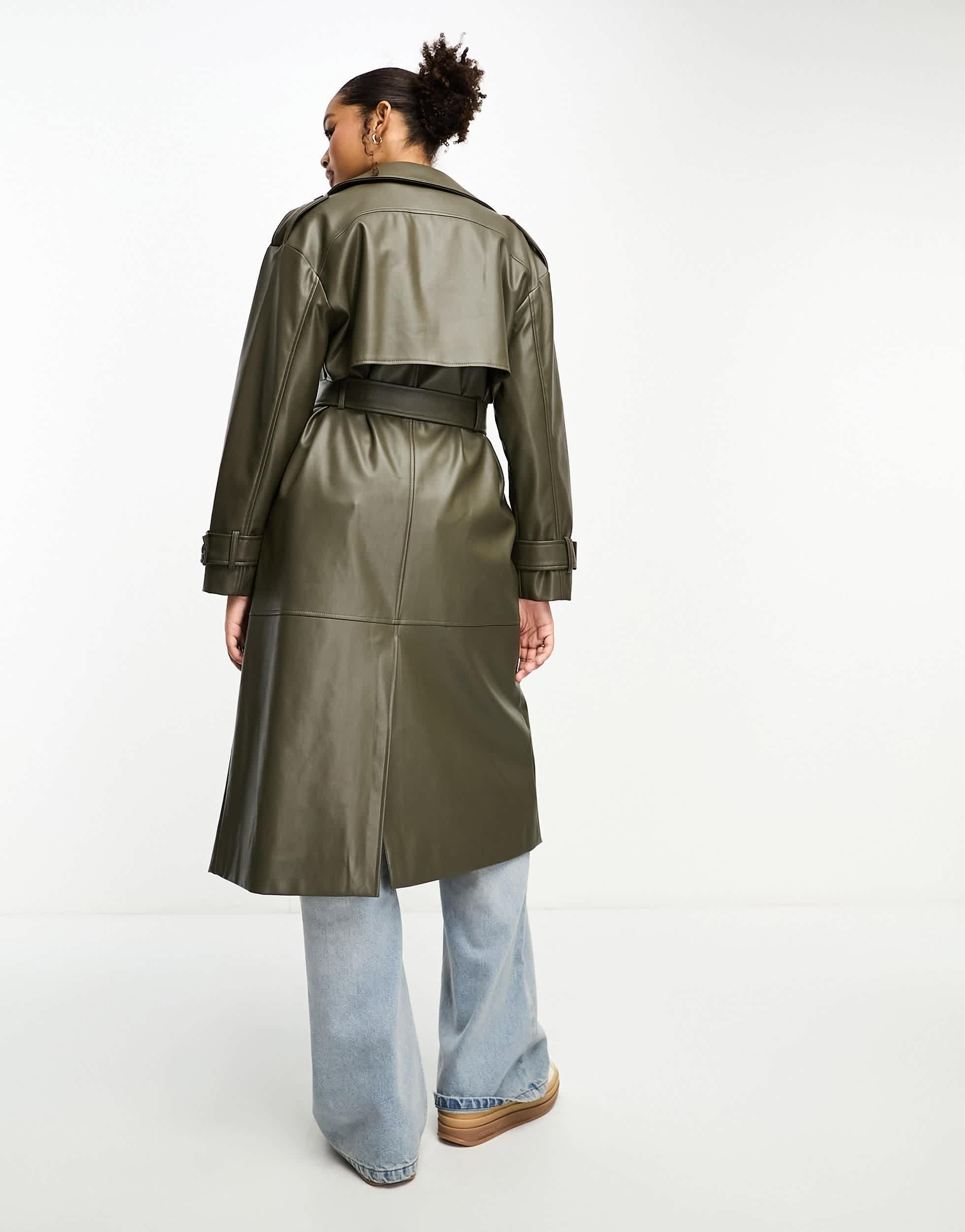 Pull&Bear – trenchcoat aus khaki kunstleder mit bindegürtel in