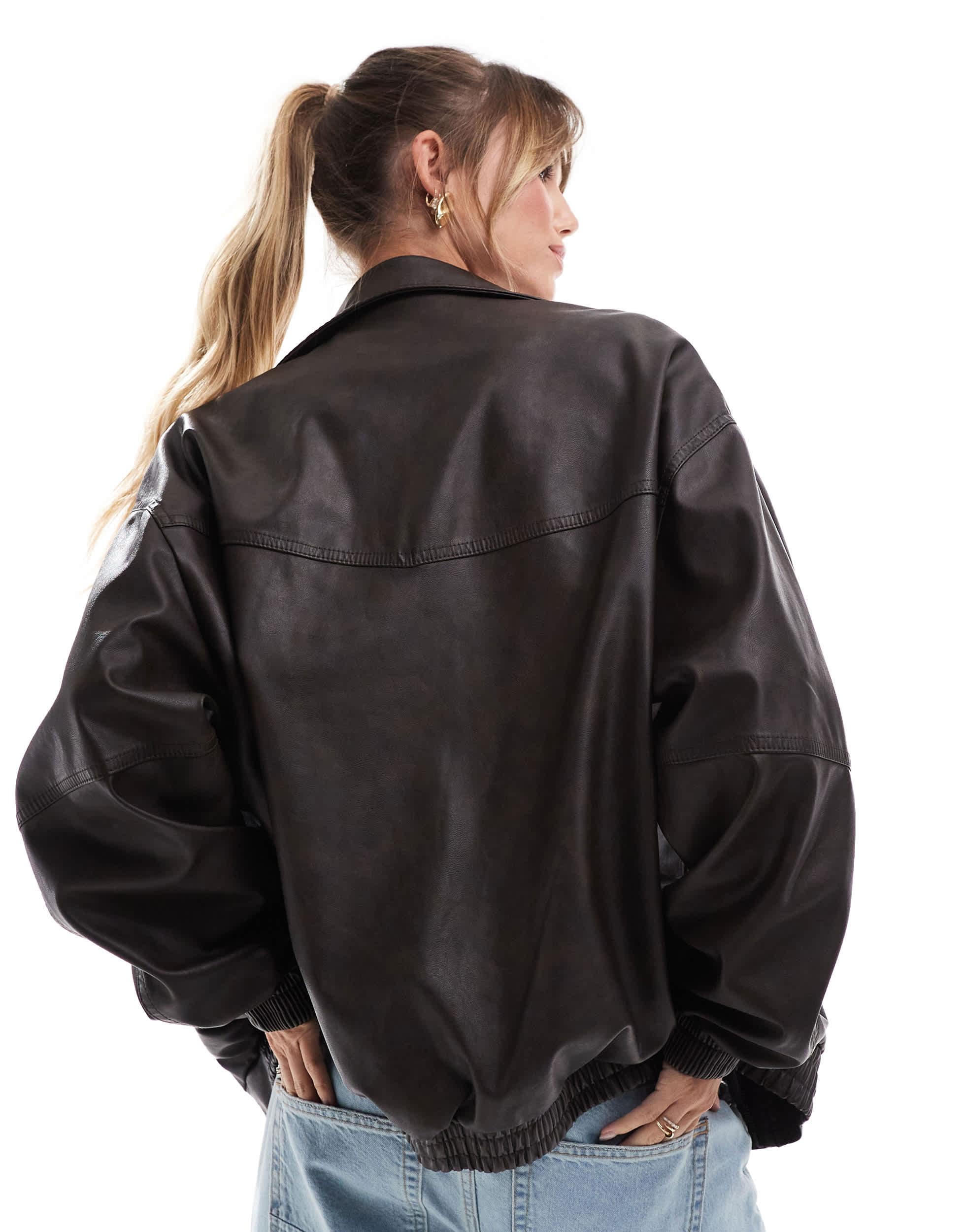 Veste dad oversize en similicuir à col cheminée Bershka en coloris