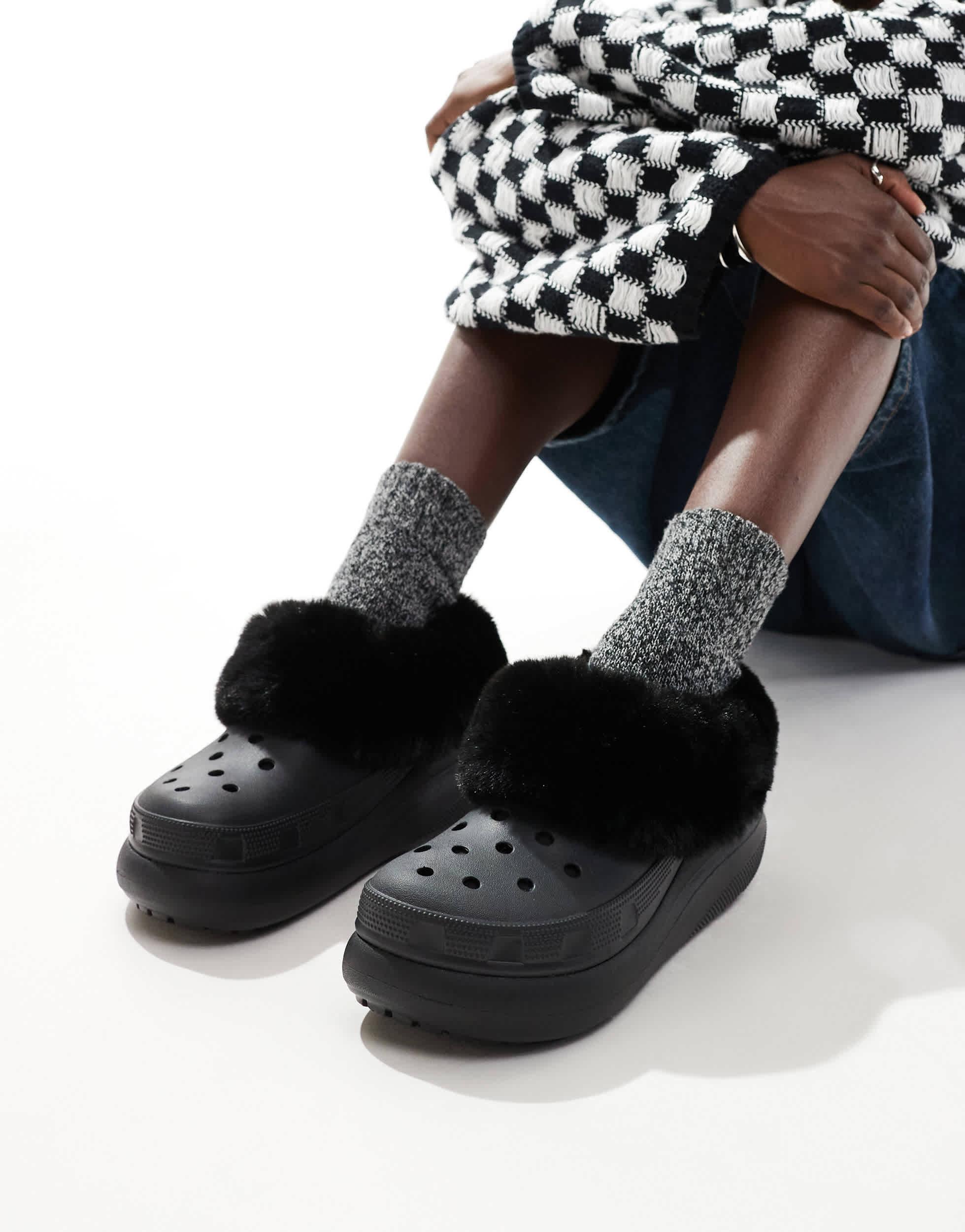 Furever crush sabots avec doublure en fourrure Crocs™ en coloris